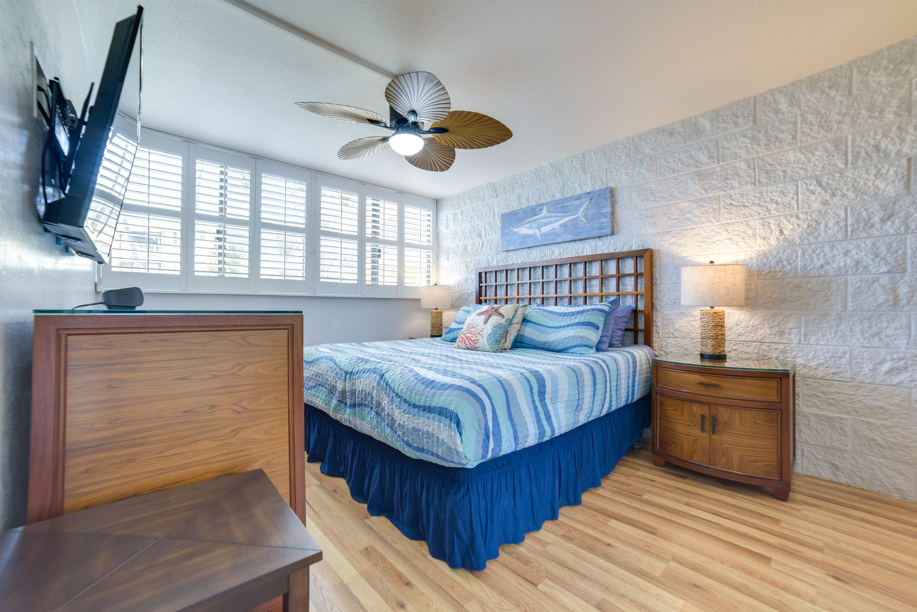 Bedroom 1 | King Bed | Smart TV | Hangers