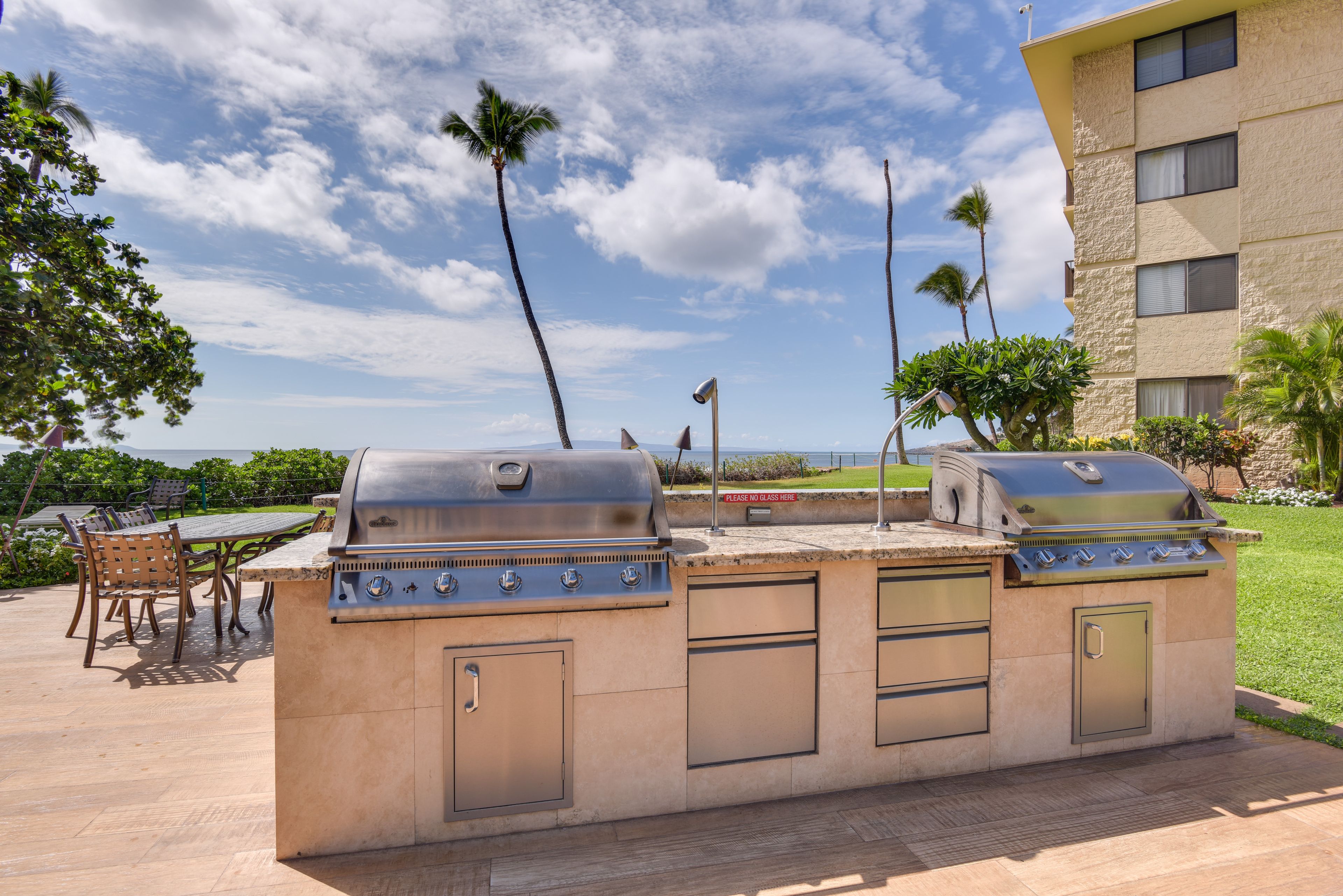 Community Amenities | Grills | Outdoor Dining