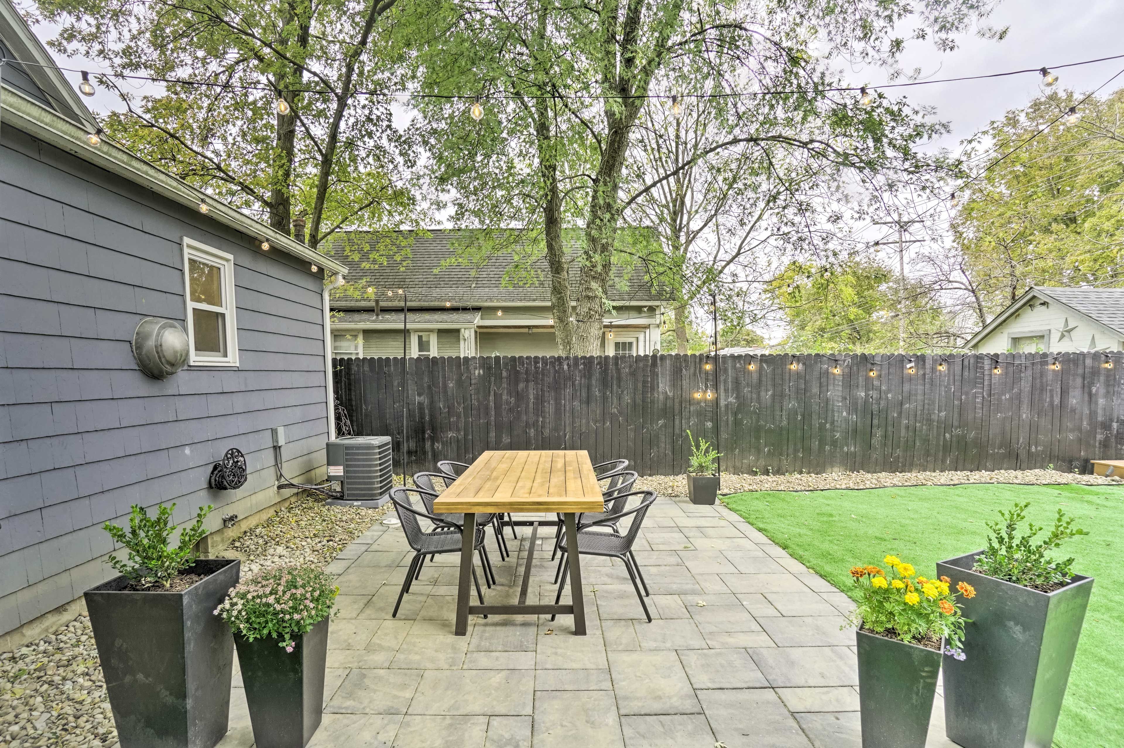 Private Yard | Outdoor Dining Area | Patio Furniture