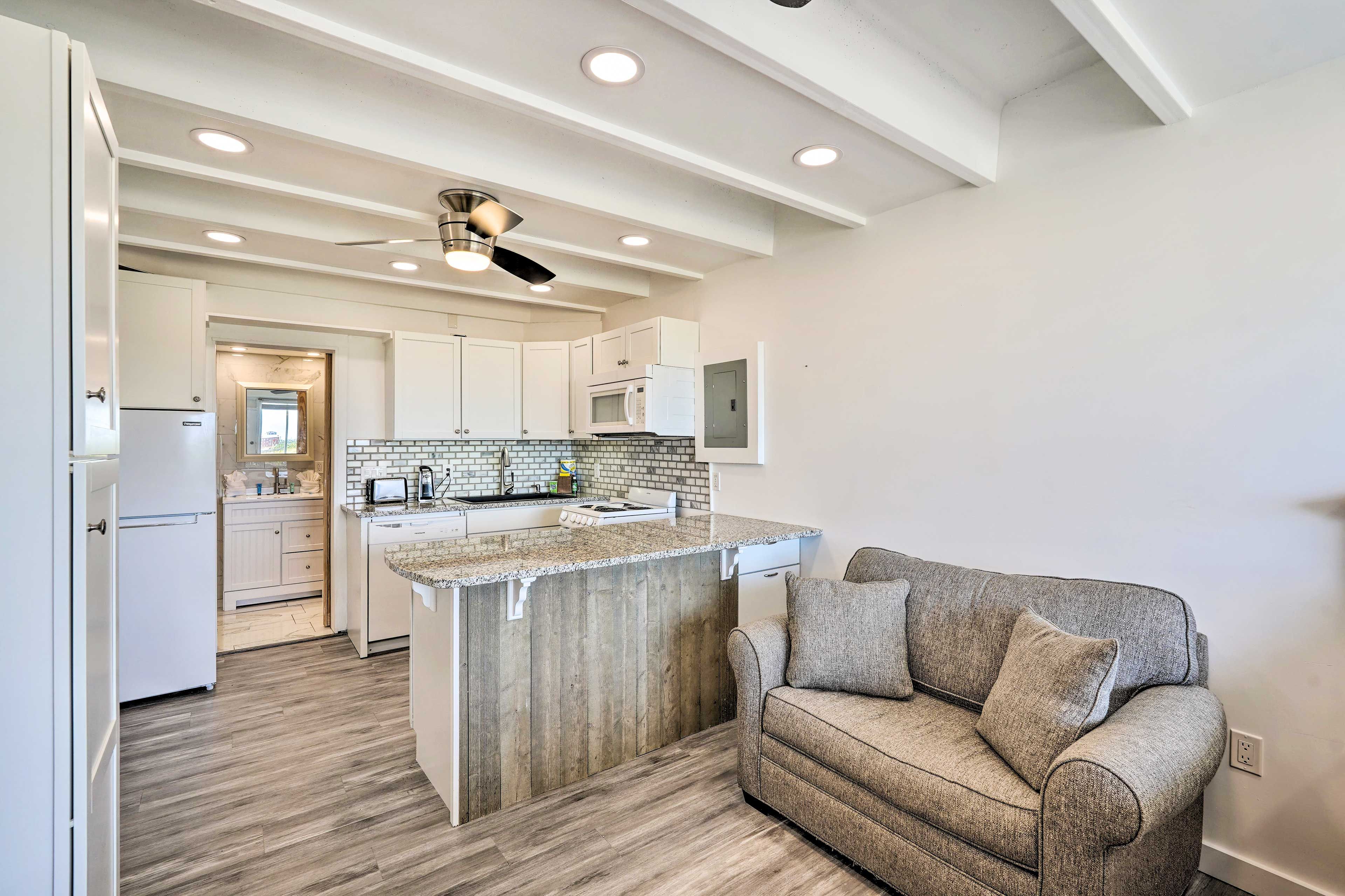 Living Area | Cable TV | Open Floor Plan | Pull-Out Loveseat