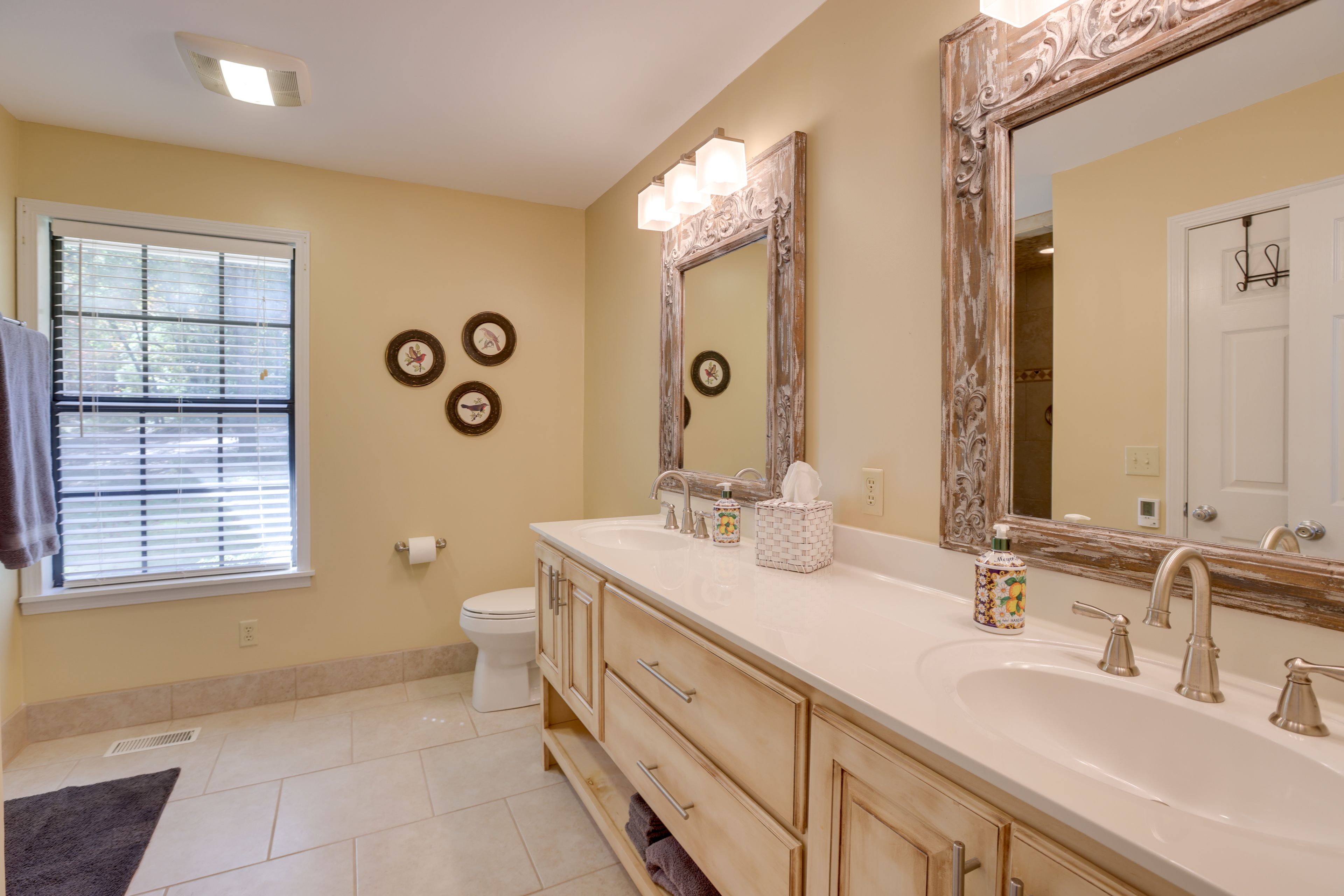 En-Suite Bathroom | Towels Provided