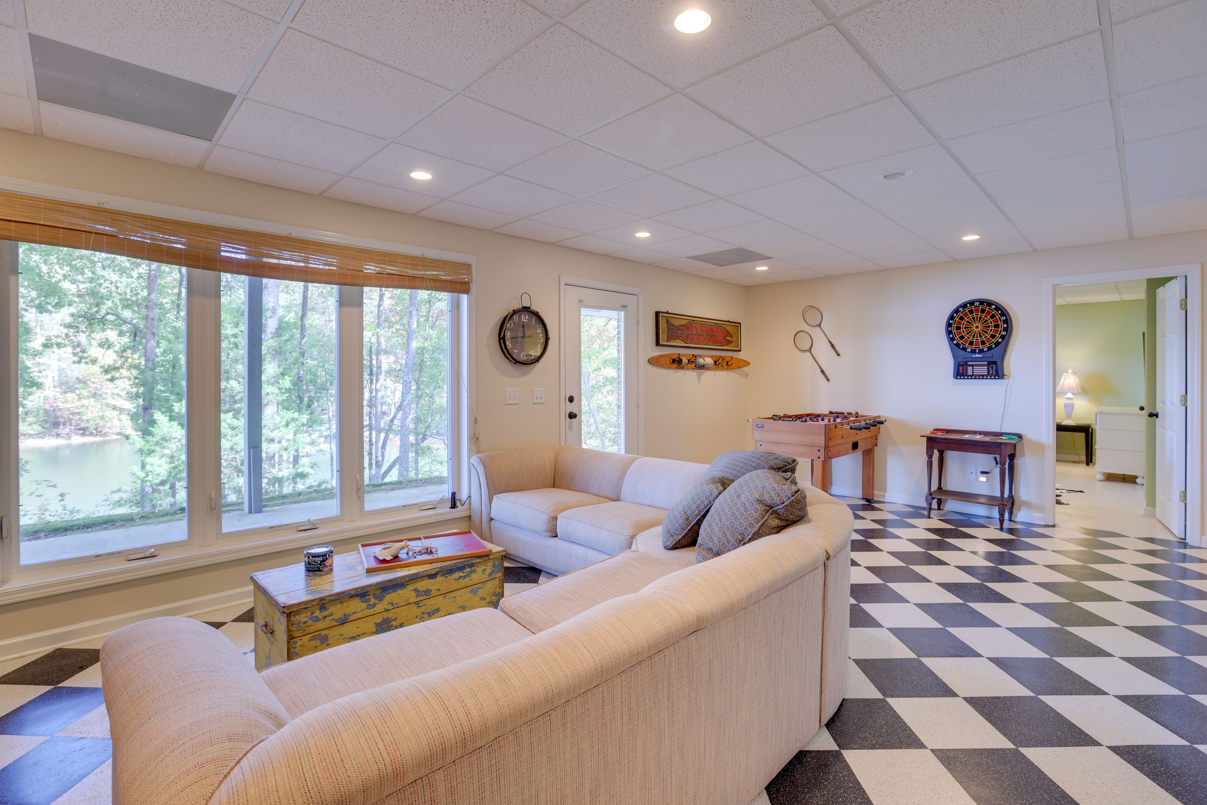 Game Room | Smart TV | Foosball Table | Darts | Board Games