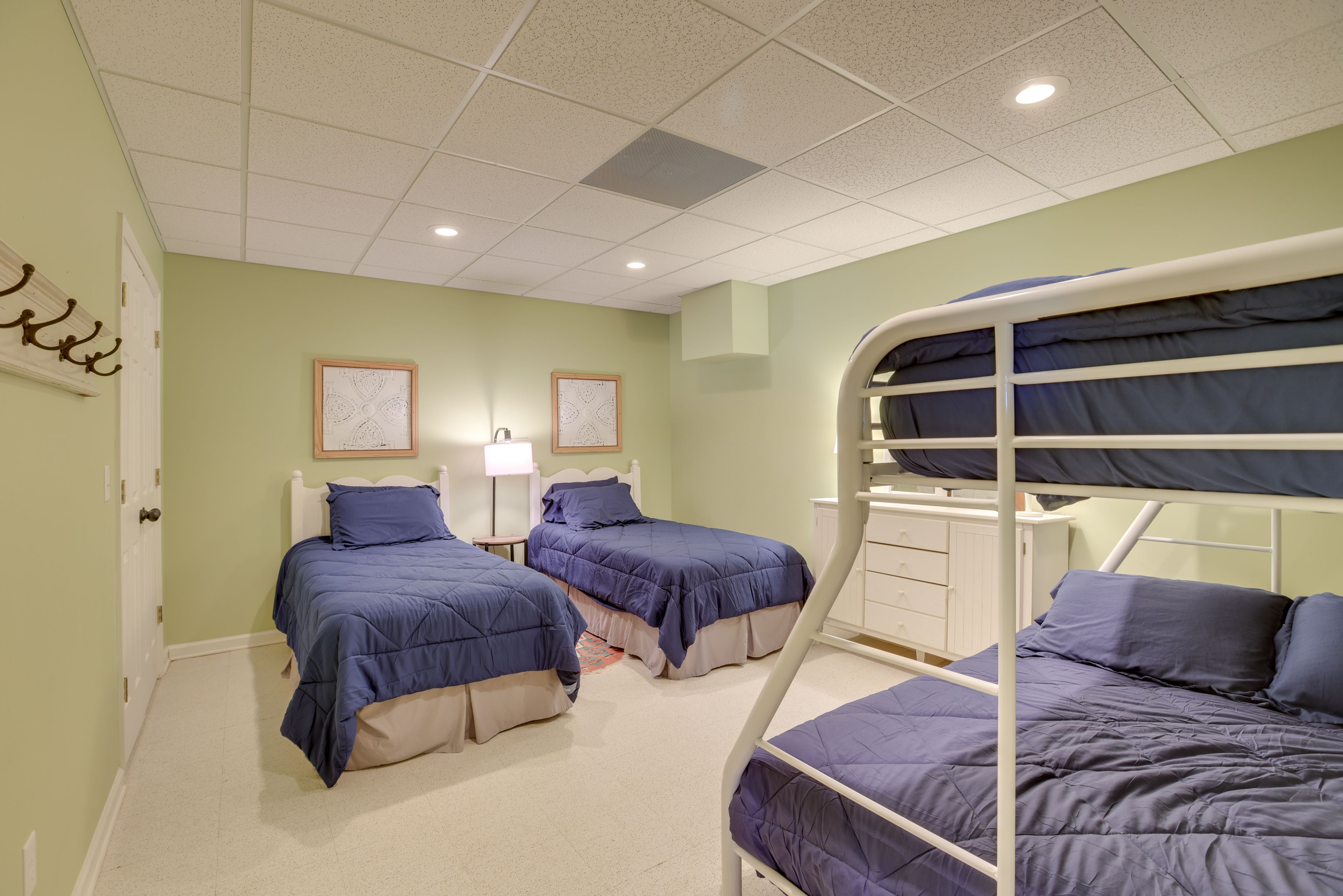 Bedroom 4 | Twin/Full Bunk Bed | 2 Twin Beds