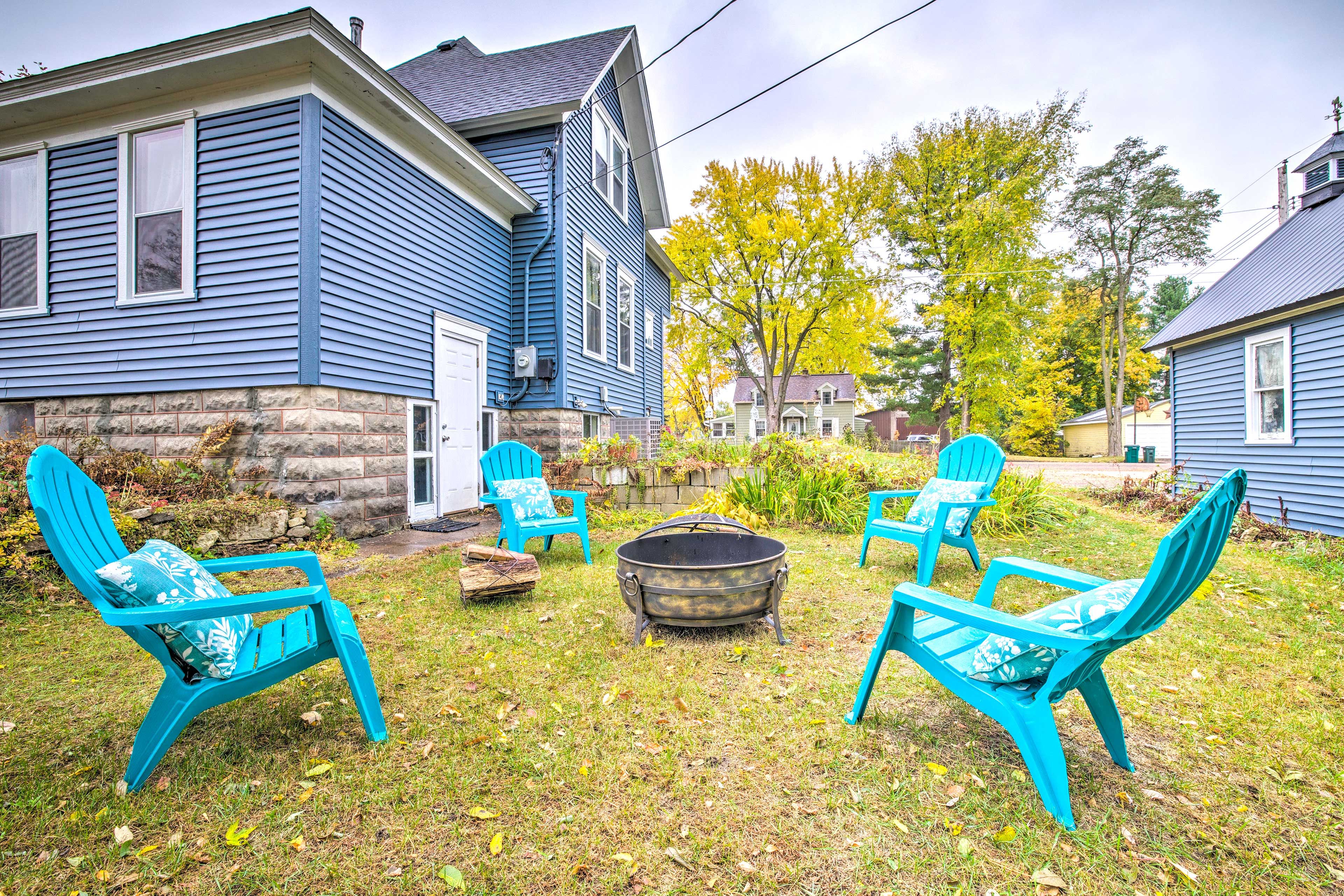 House Exterior | Wood-Burning Fire Pit