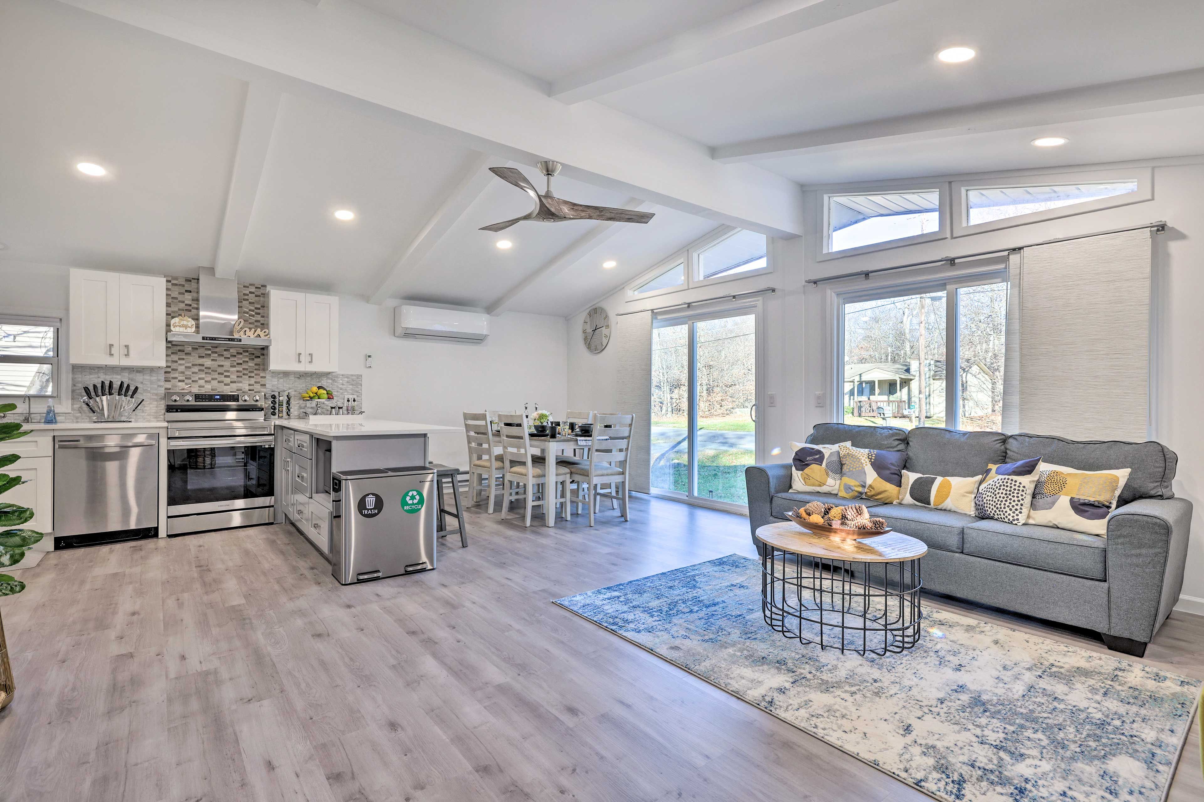 Tobyhanna Vacation Rental | 2BR | 1.5BA | 950 Sq Ft | 5 Steps Required to Access