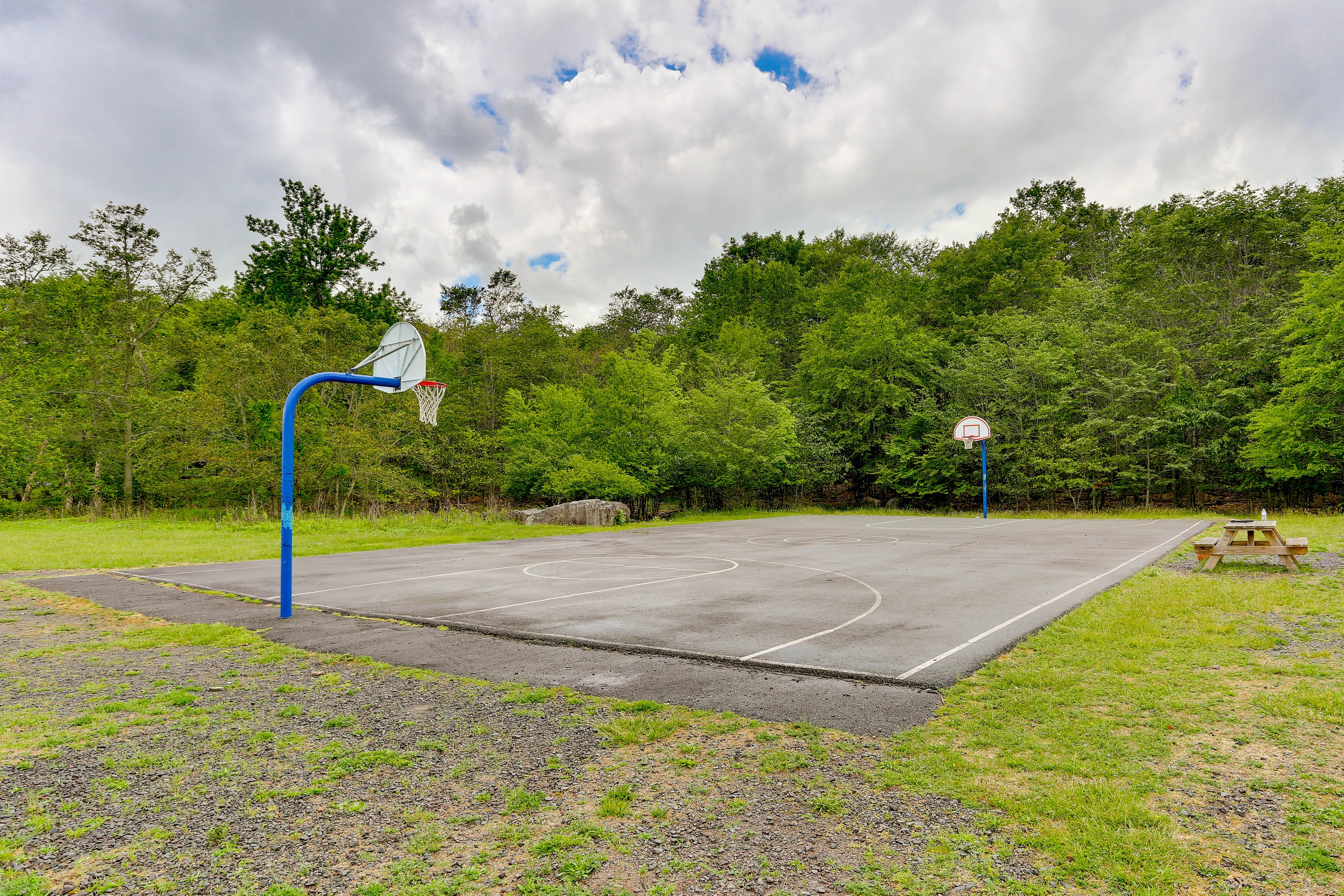 Community Amenities | Basketball & Tennis Courts