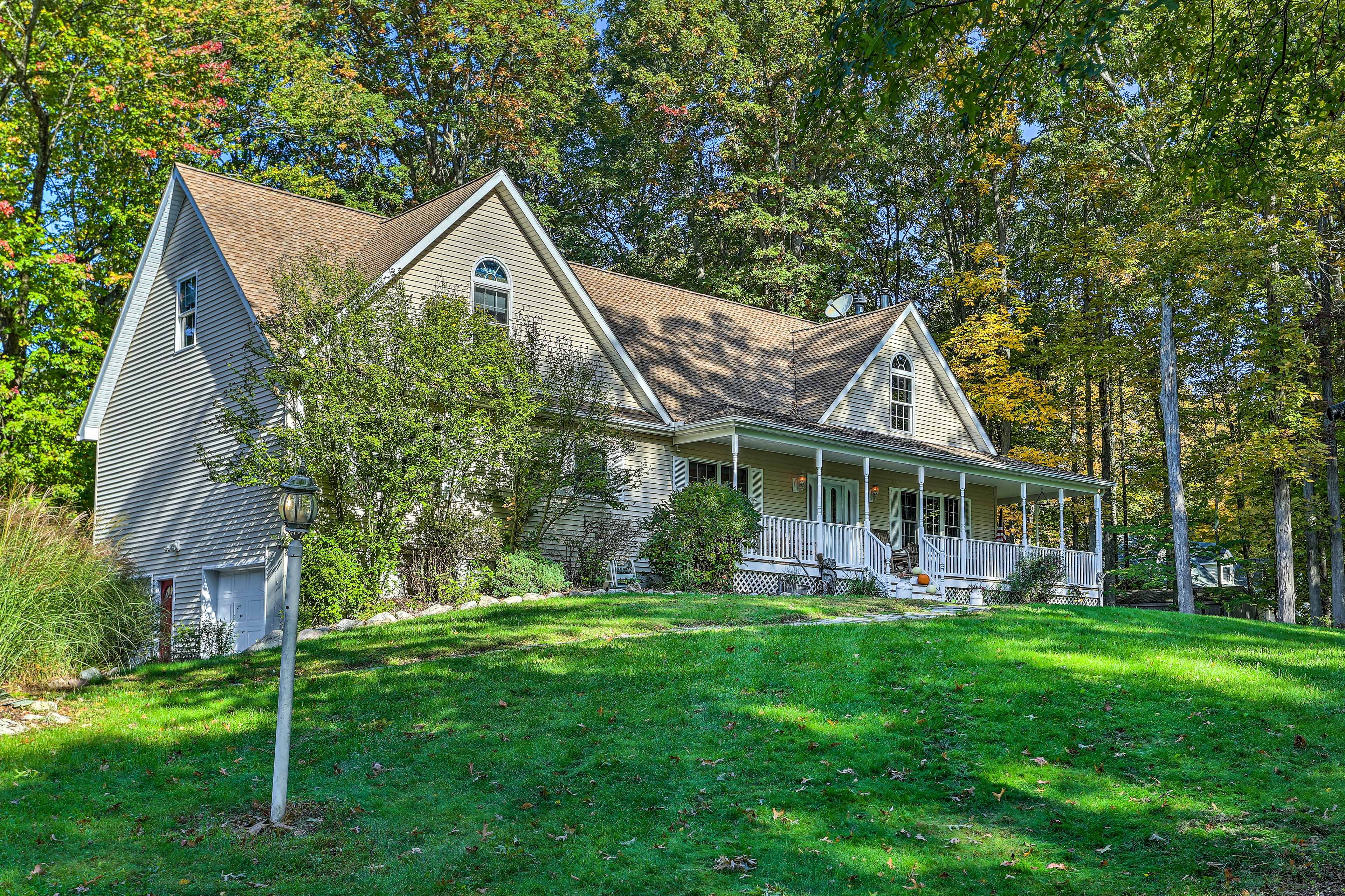 Pine Bush Vacation Rental | 3BR | 2BA | 3 Steps Required for Access