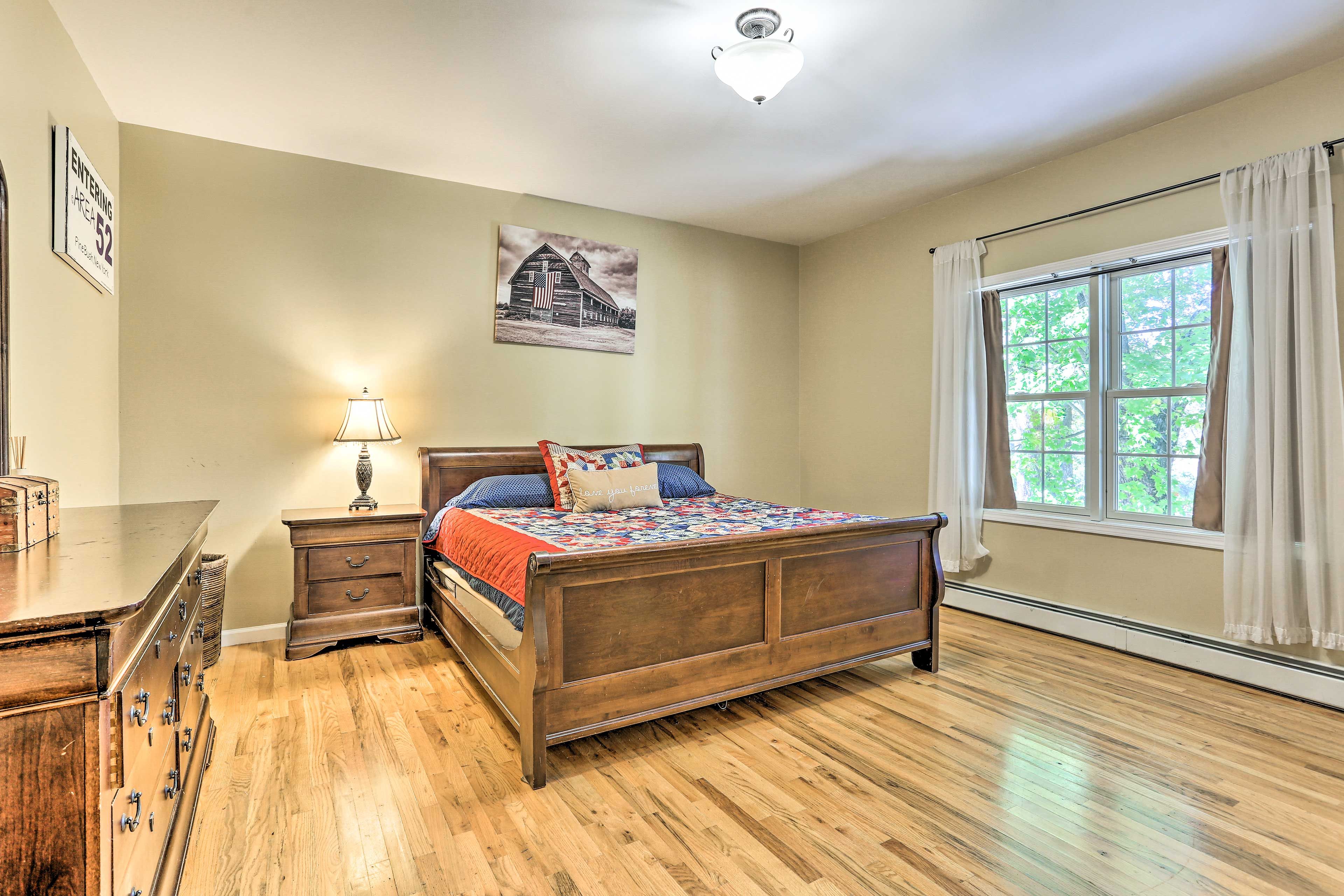 Bedroom 1 | King Bed | Linens Provided