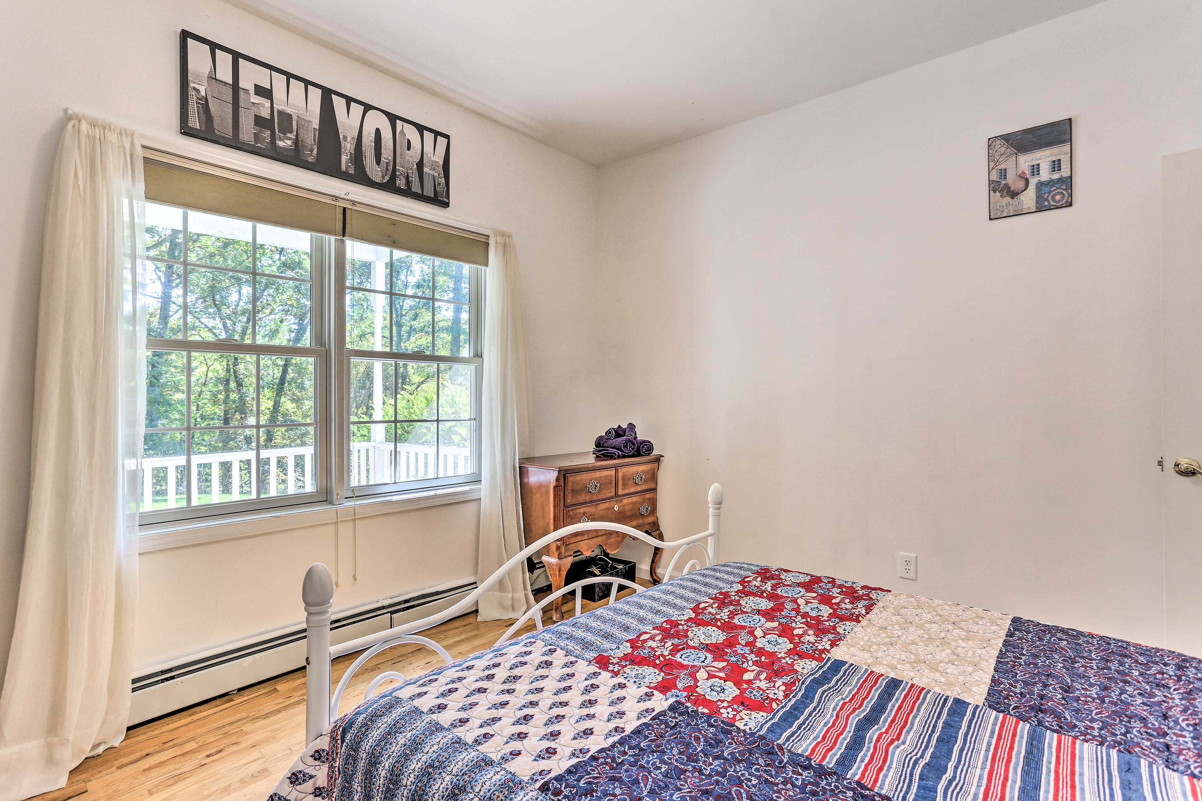Bedroom 2 | Full Bed | Hangers