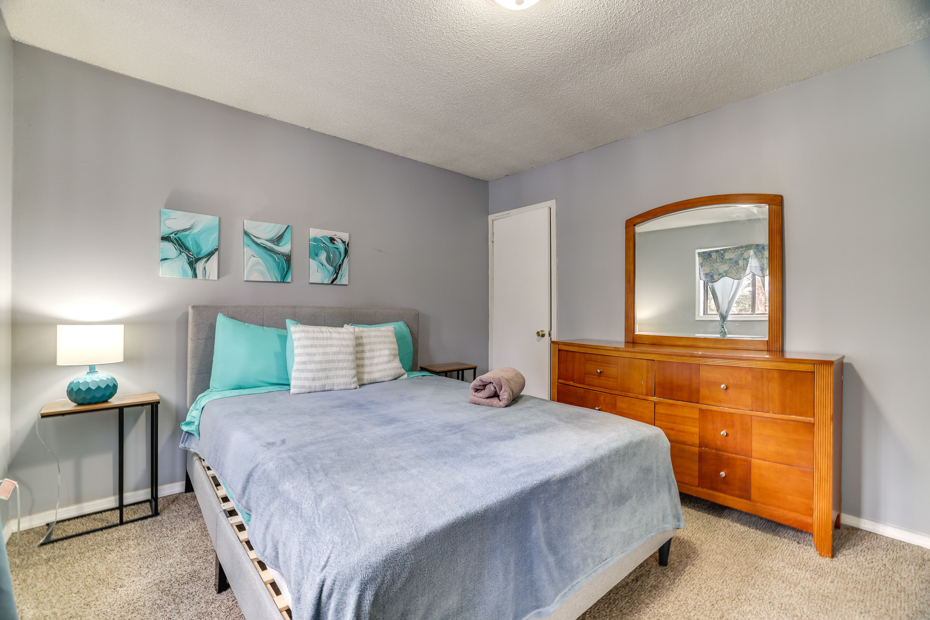 Bedroom 1 | Queen Bed | 1st Floor
