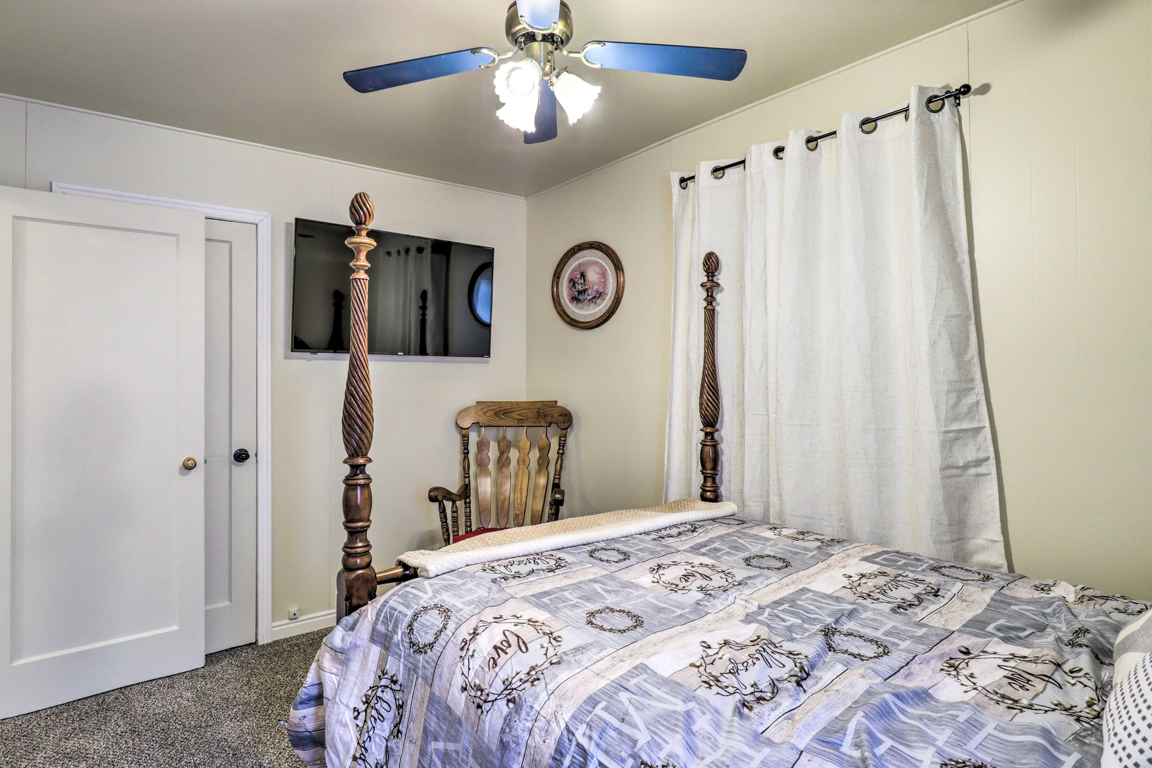 Bedroom 2 | Queen Bed
