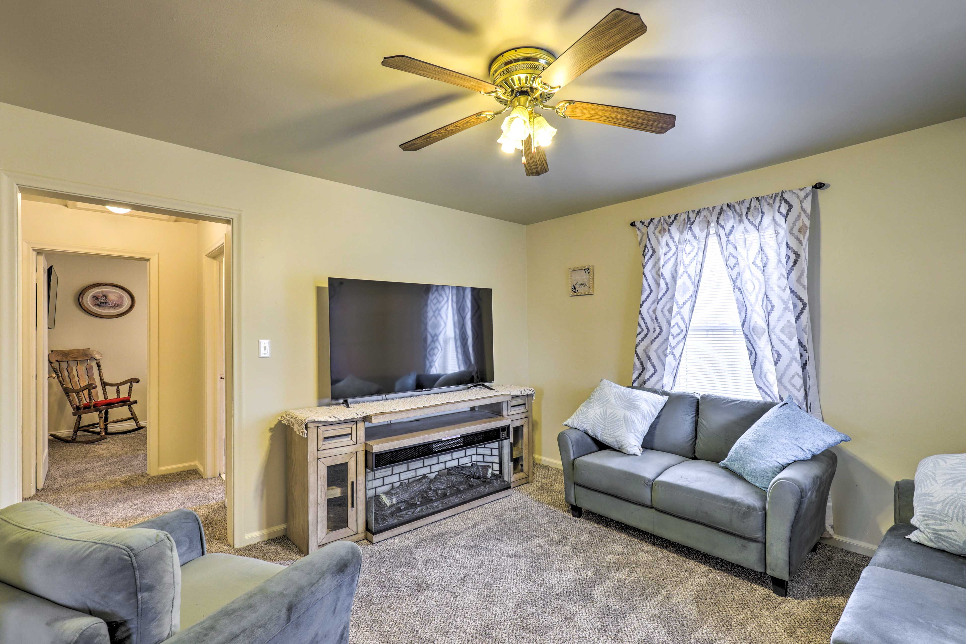 Helper Vacation Rental | 3BR | 2BA | 800 Sq Ft | 4 Steps to Enter