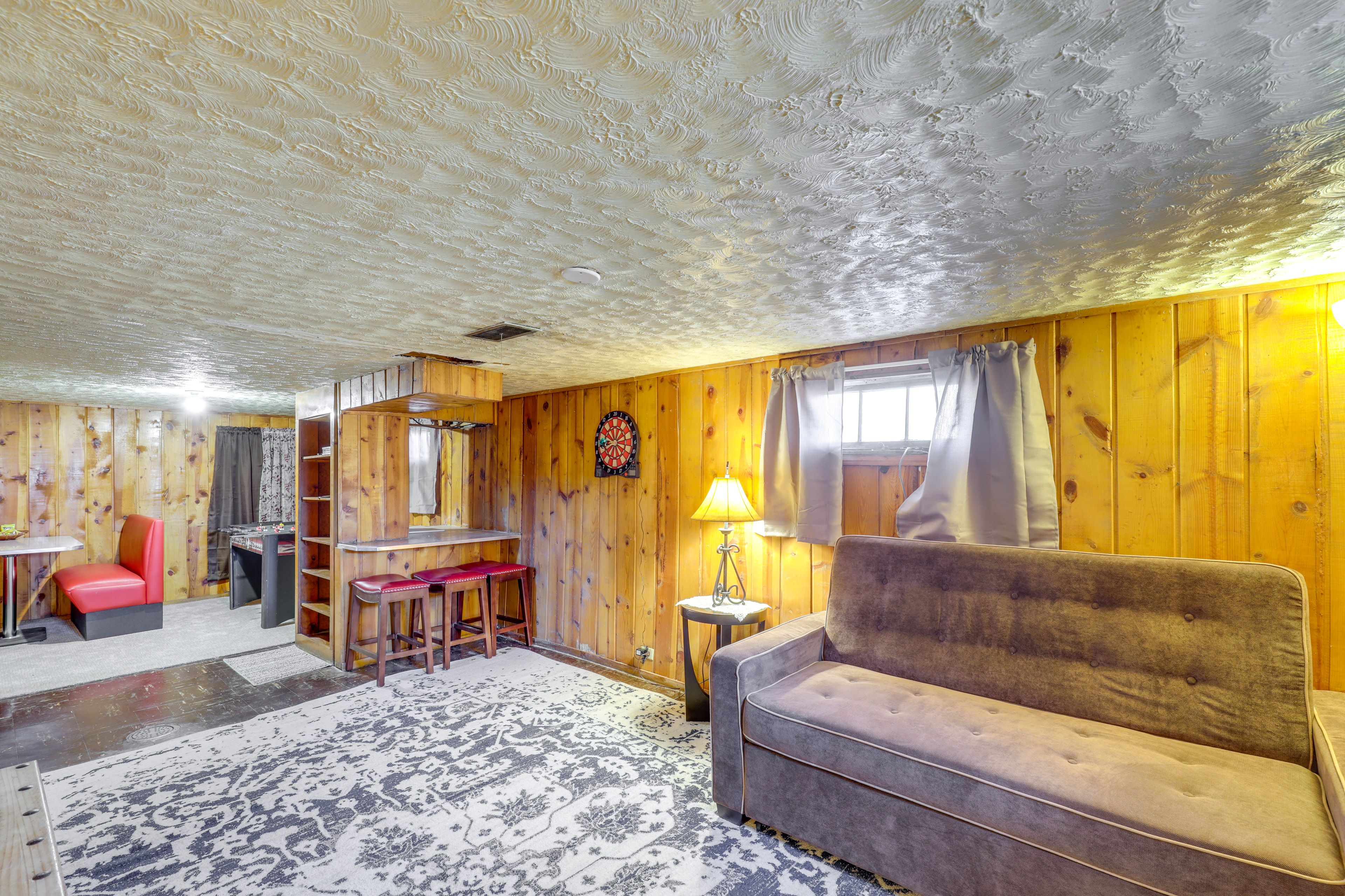 Basement | Sleeper Sofa | Dining Area | Foosball Table | Flat-Screen TV