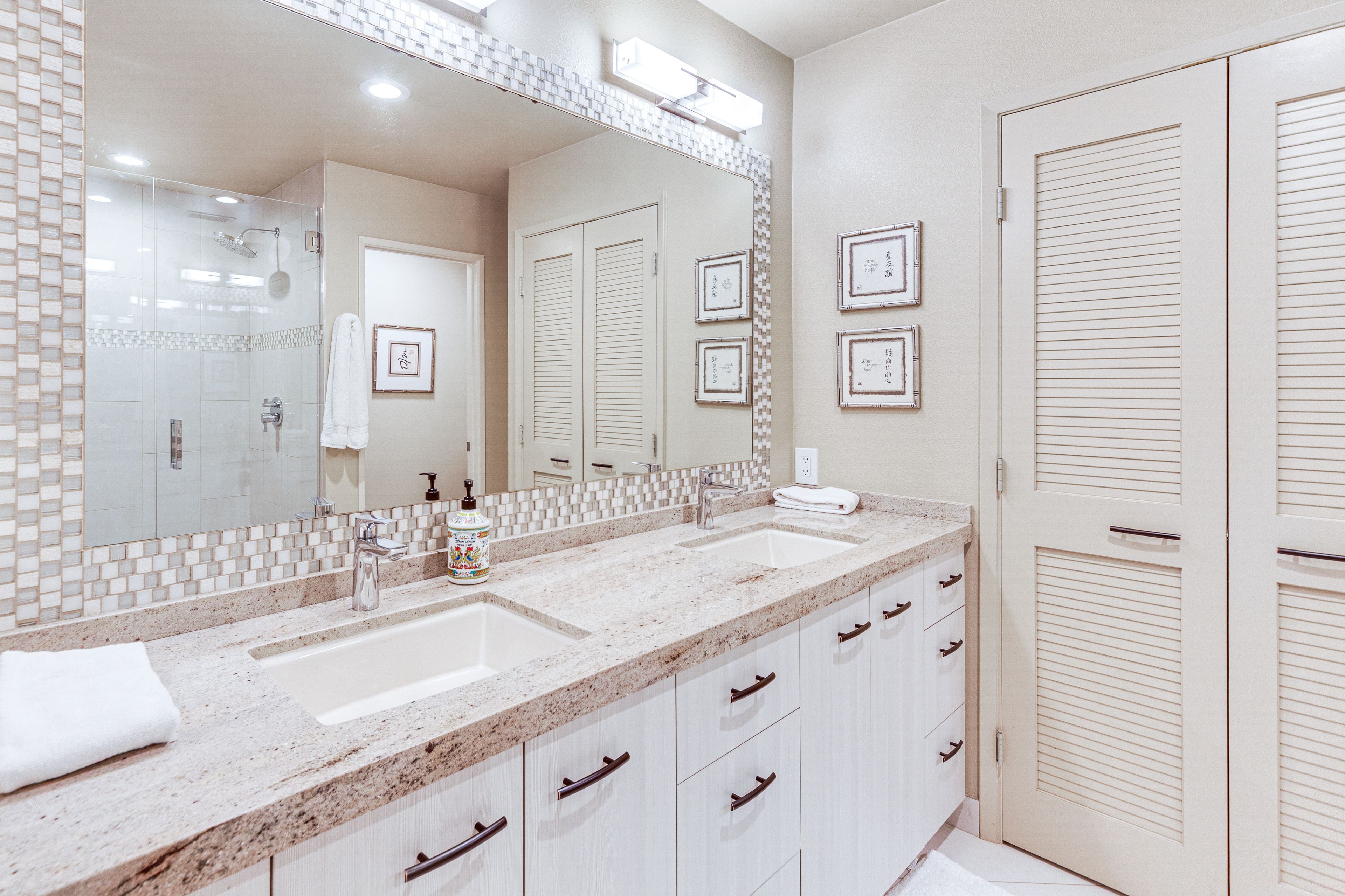 En-Suite Bathroom | Complimentary Toiletries | Towels Provided | Washer & Dryer