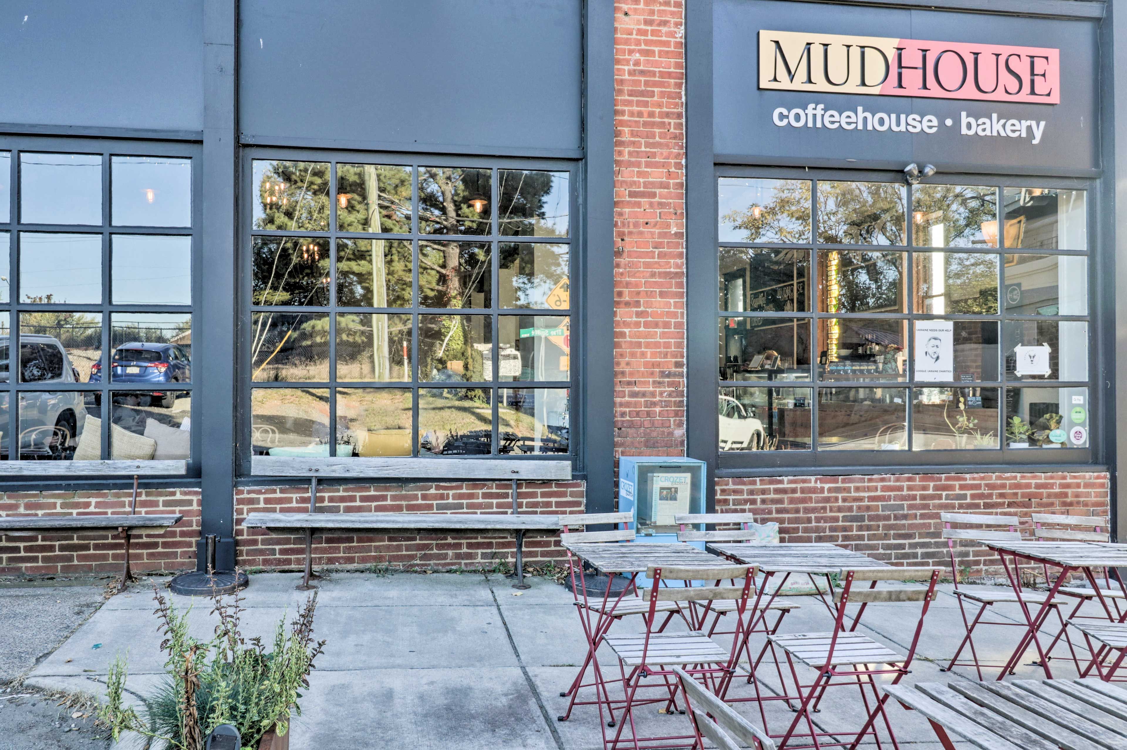 Nearby Dining & Wineries