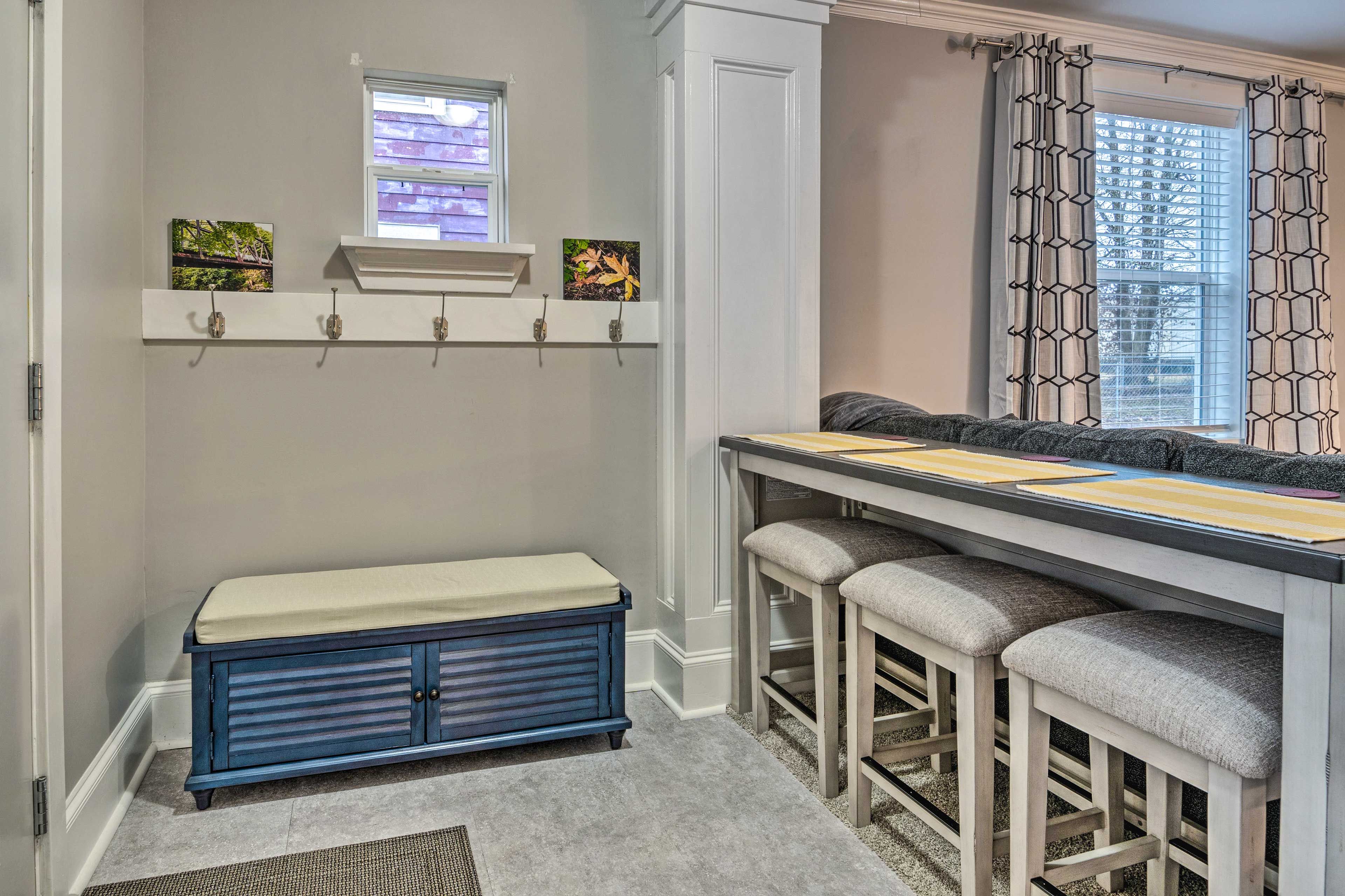 Dining Area | Breakfast Bar | Dishware/Flatware