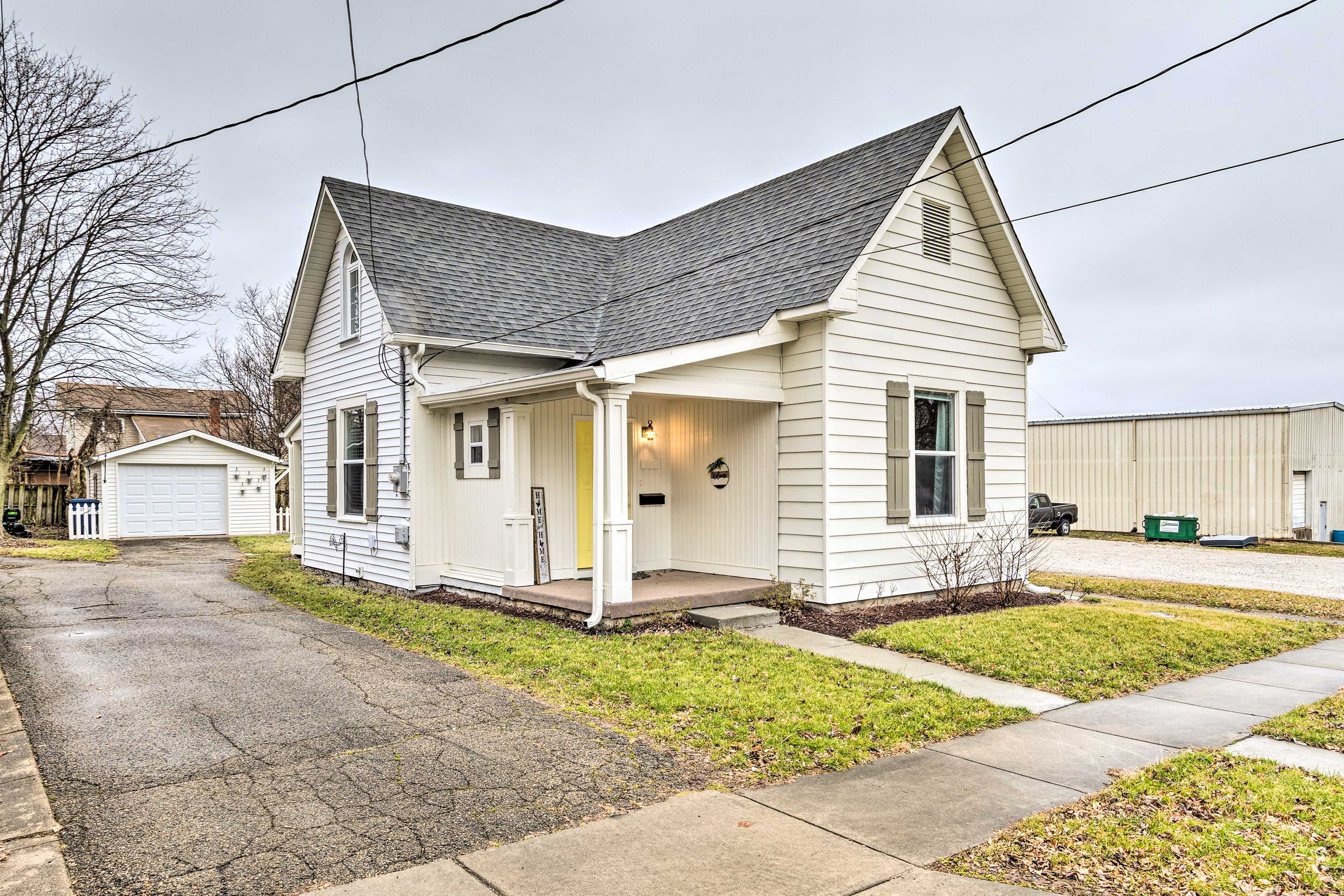 Greencastle Vacation Rental | 2BR | 2BA | 2 Entry Steps | 1,375 Sq Ft
