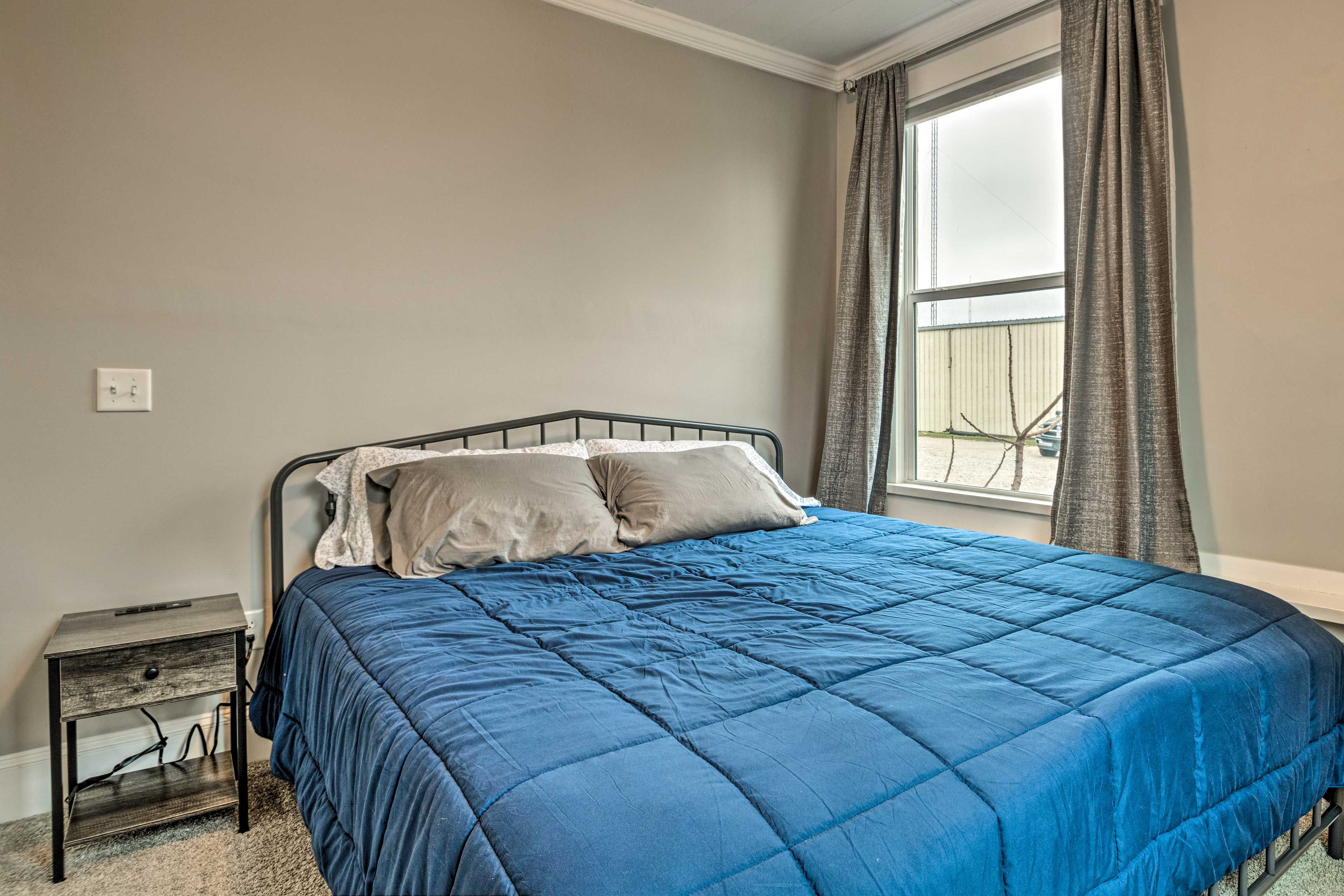 Bedroom 1 | King Bed | 1st Floor