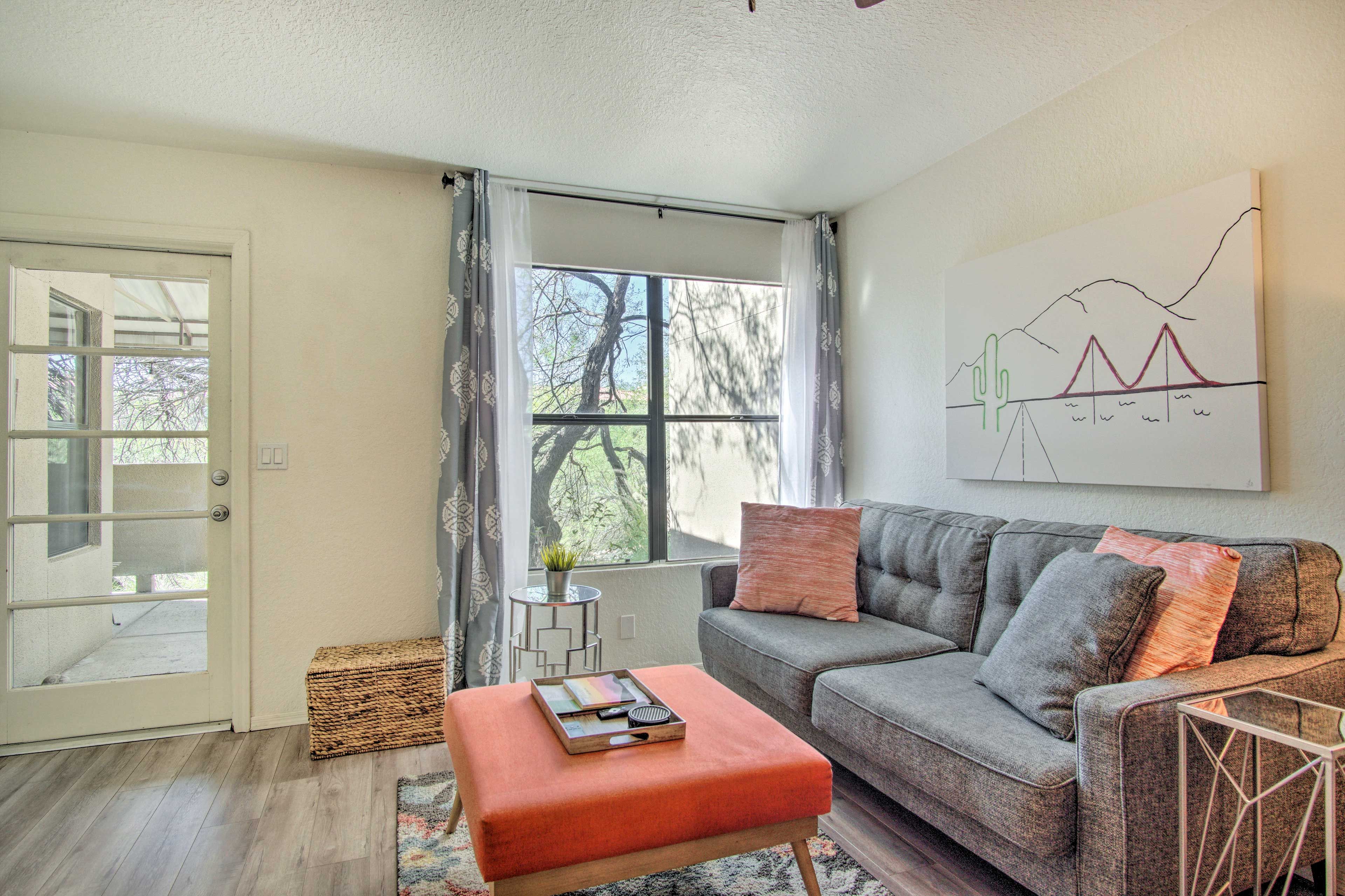 Living Room | Sleeper Sofa | Smart TV | Fireplace