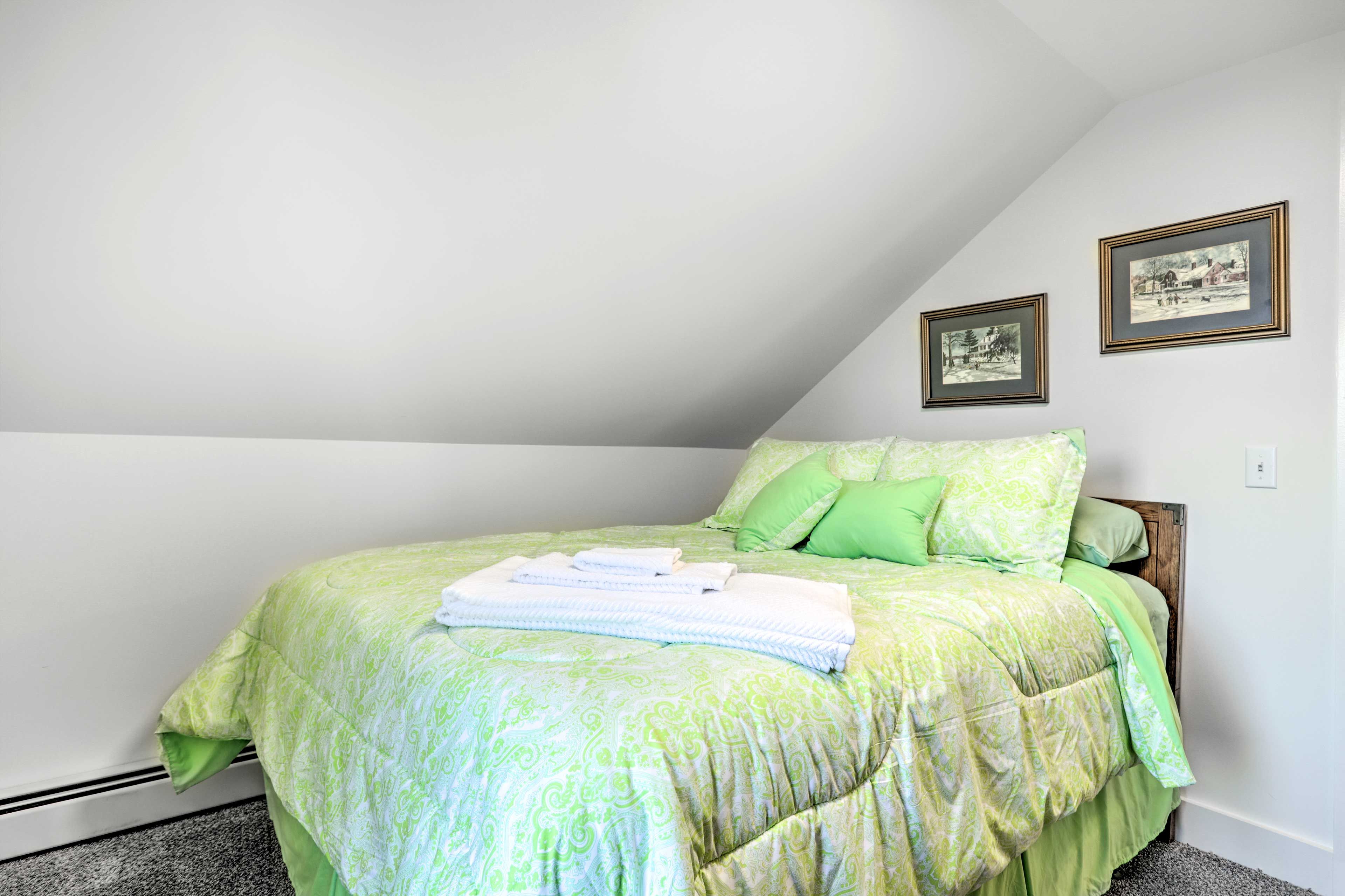 Bedroom 2 | 2nd Floor | Queen Bed