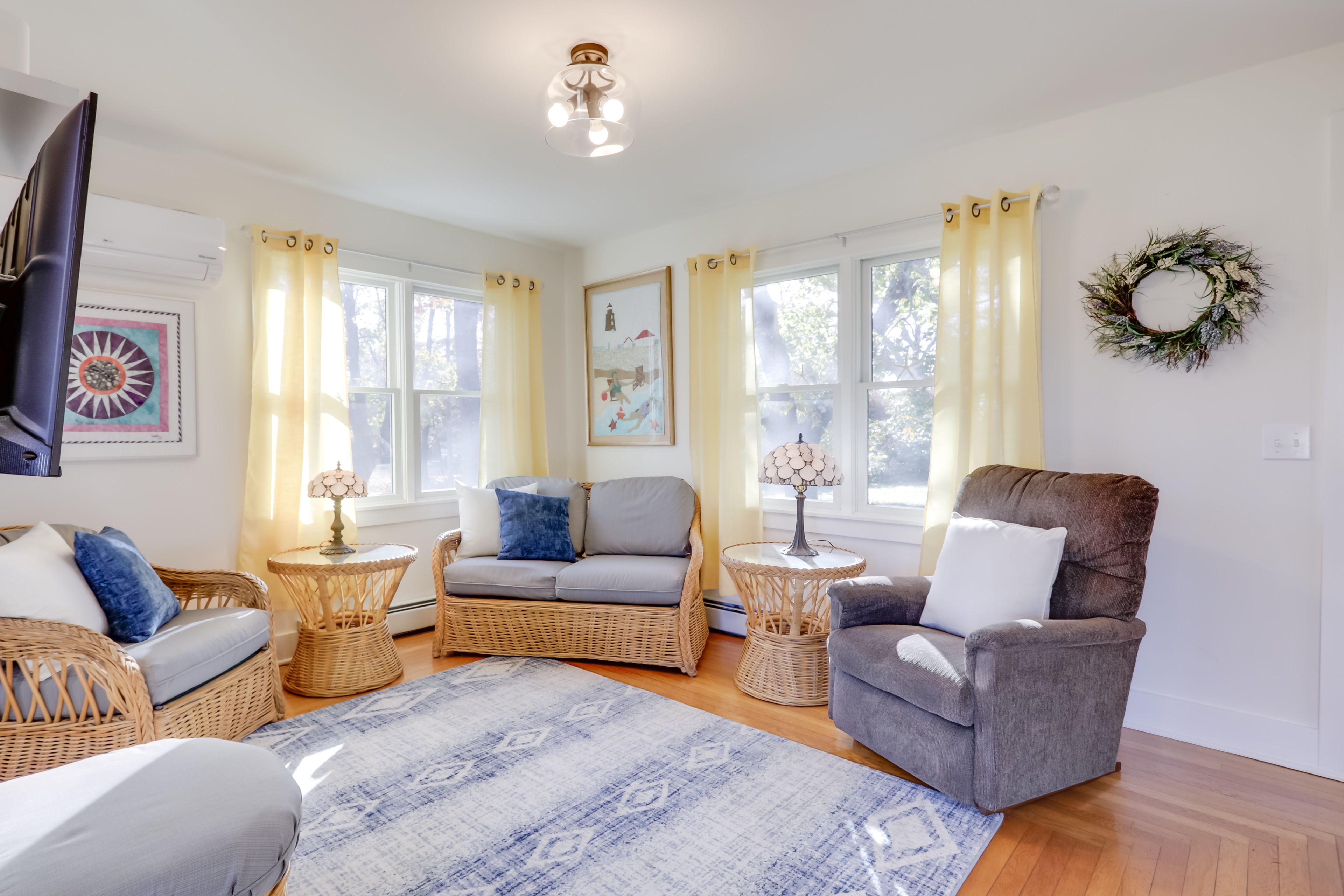 Living Room | 1st Floor | Smart TV | Free WiFi | Central A/C