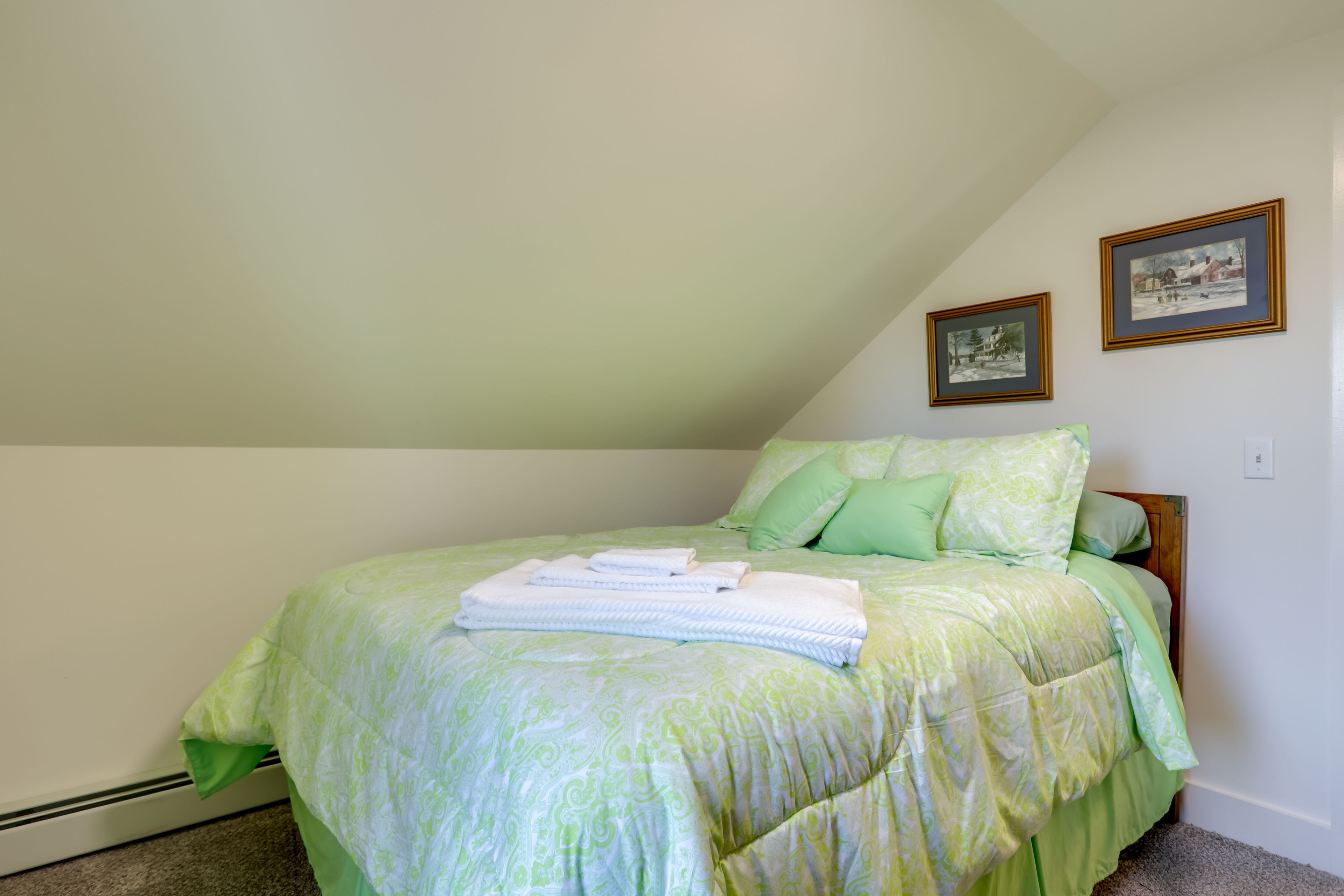 Bedroom 2 | 2nd Floor | Queen Bed