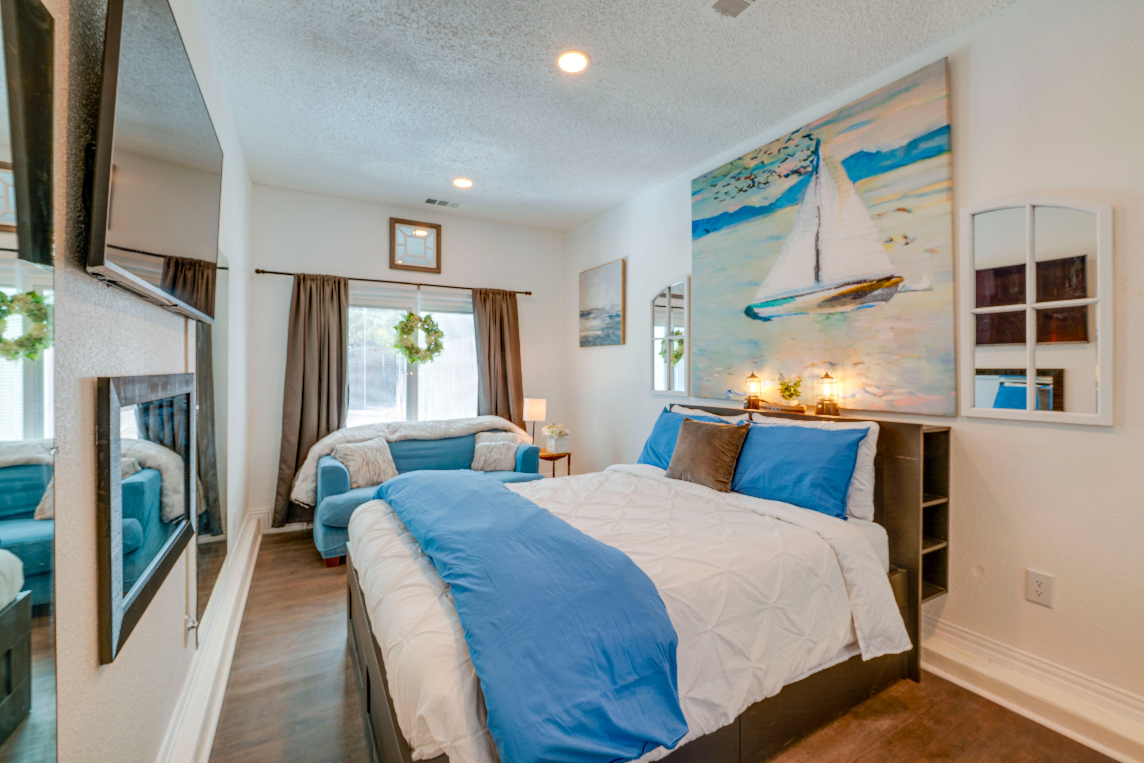 Bedroom | Queen Bed | Smart TV | Linens Provided