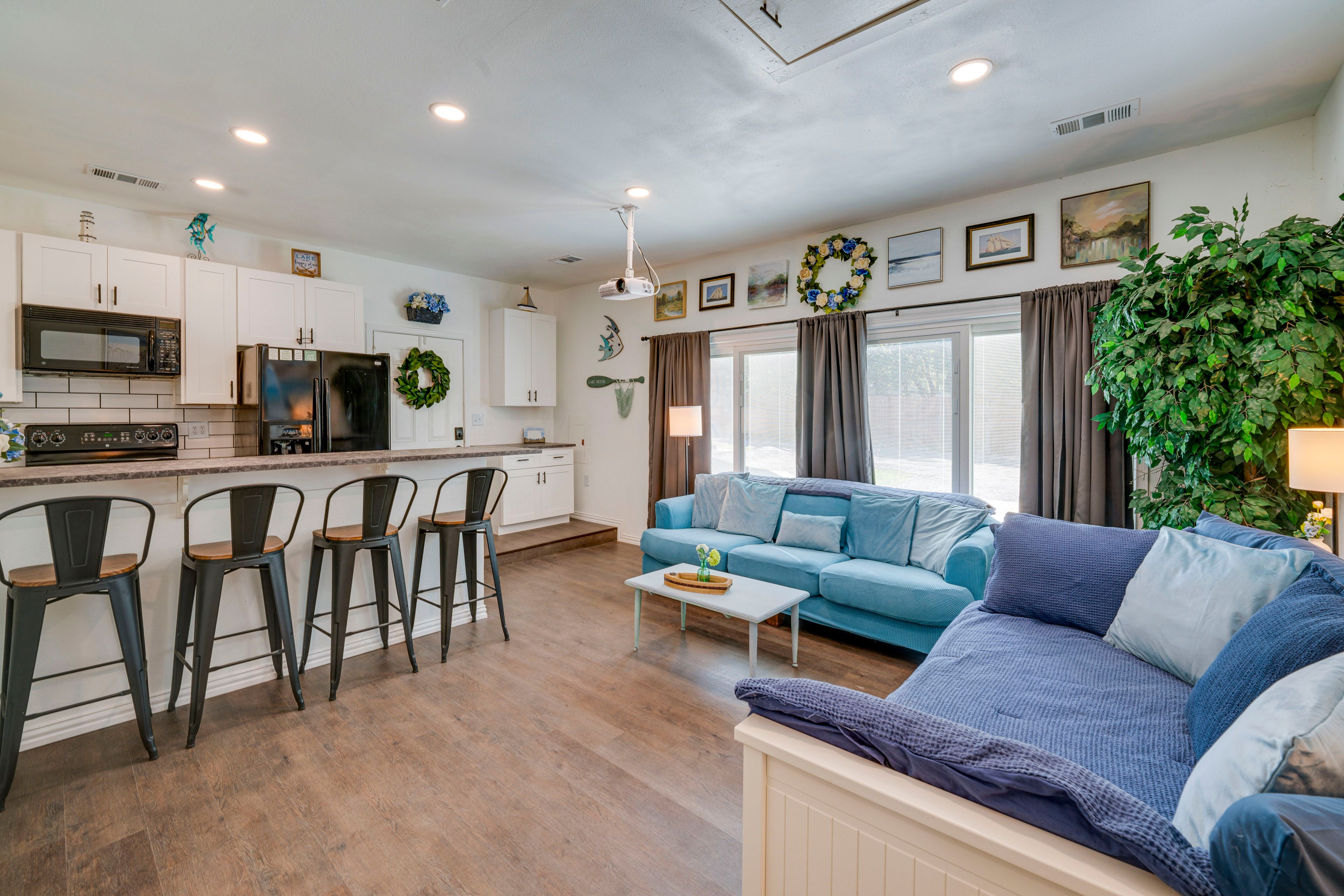 Living Room | Twin Daybed (Converts to King Bed)