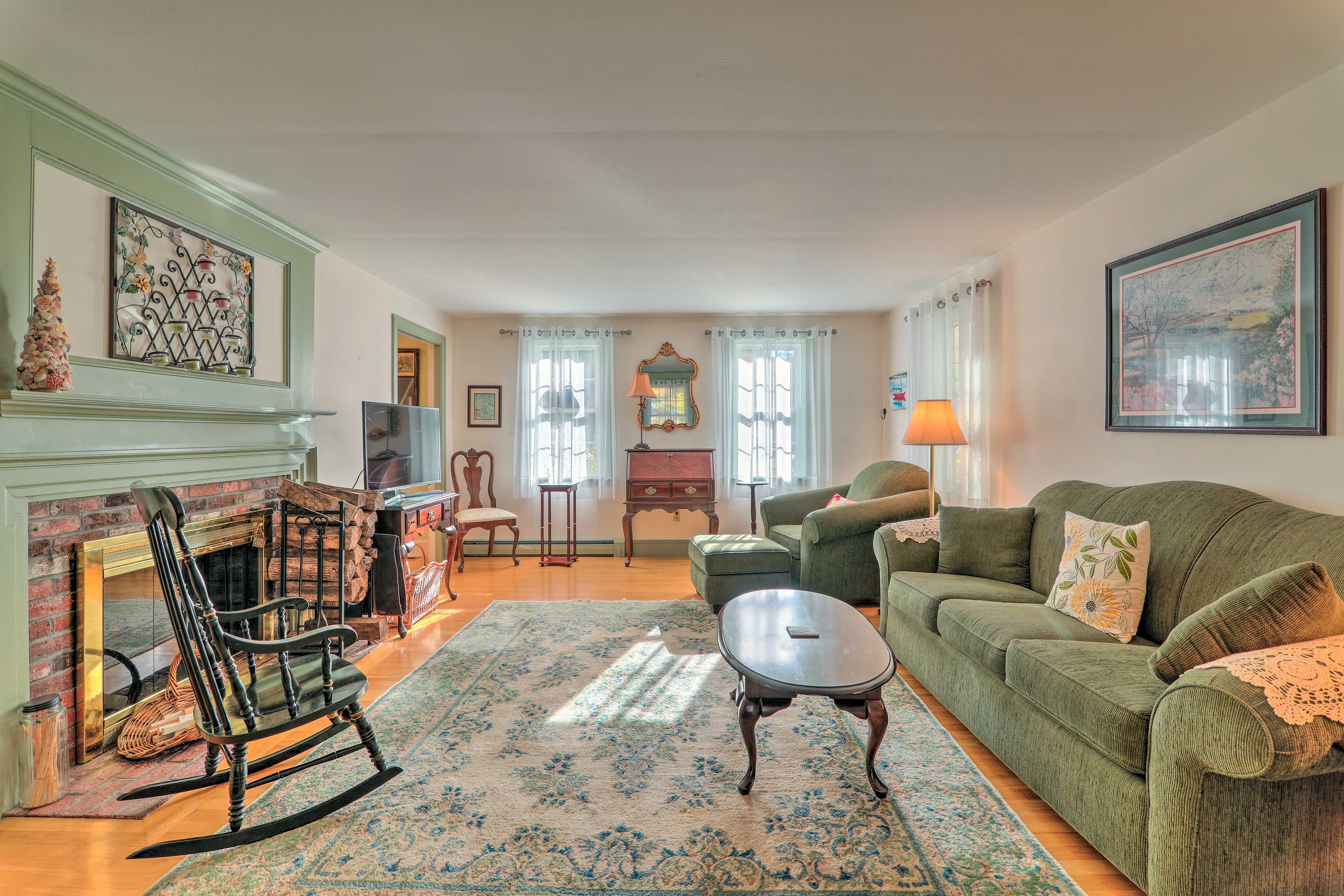 Sitting Room | Free WiFi | Fireplace