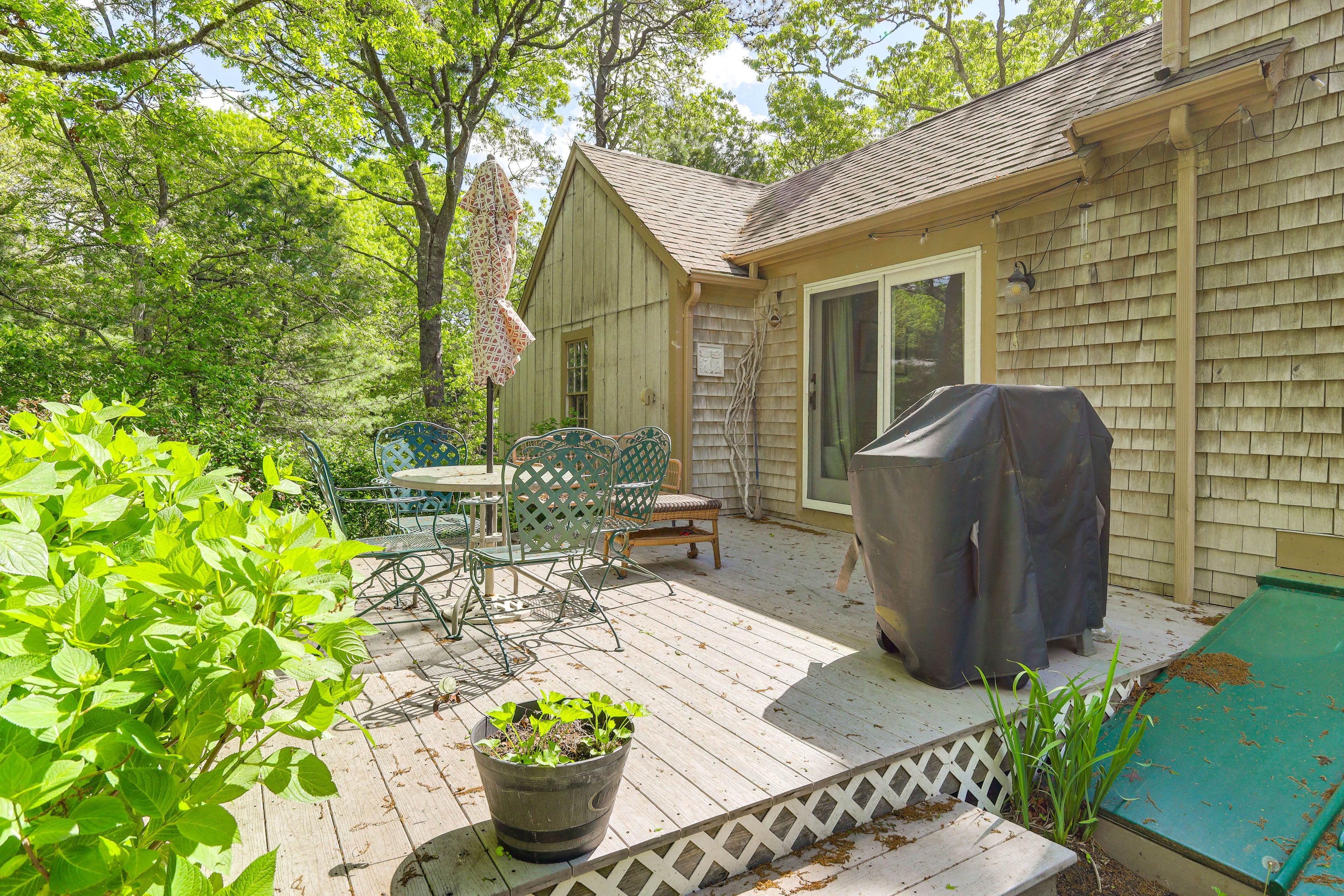 Patio w/ Seating | Gas Grill | Outdoor Dining Area