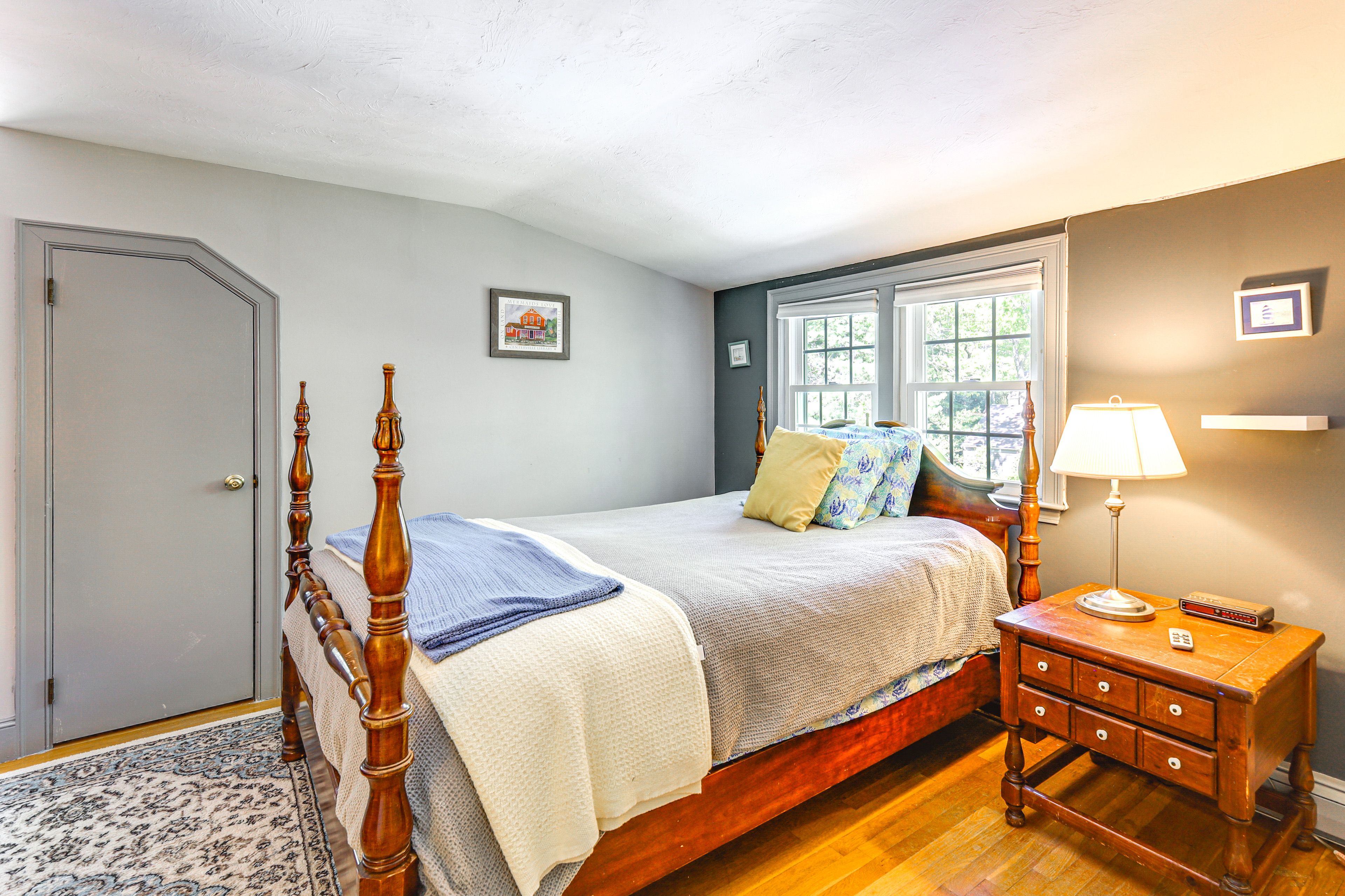 Bedroom 2 | Full Bed | Twin Bed | Desk | 2nd Floor