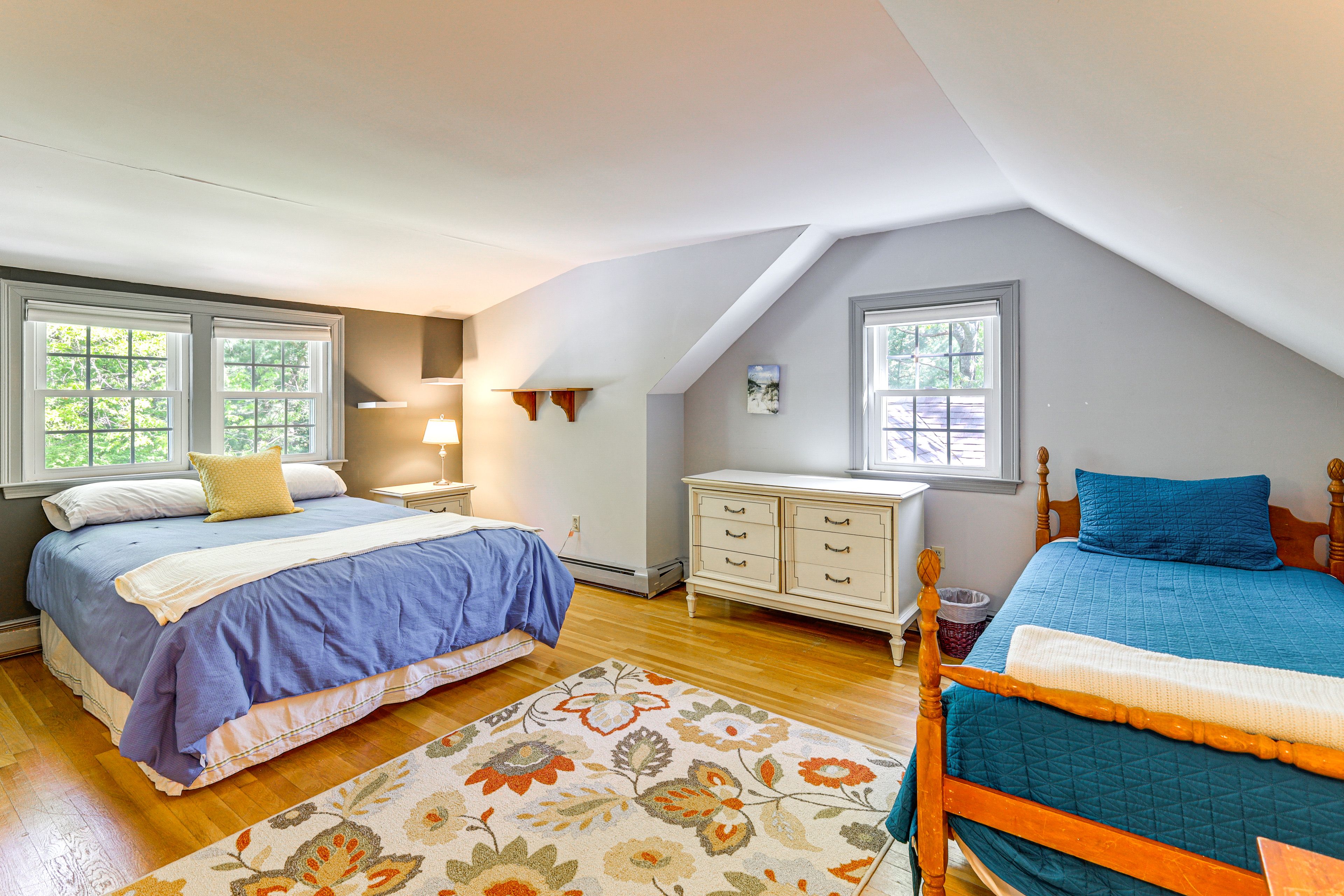 Bedroom 3 | Queen Bed | Twin Bed | Desk | 2nd Floor