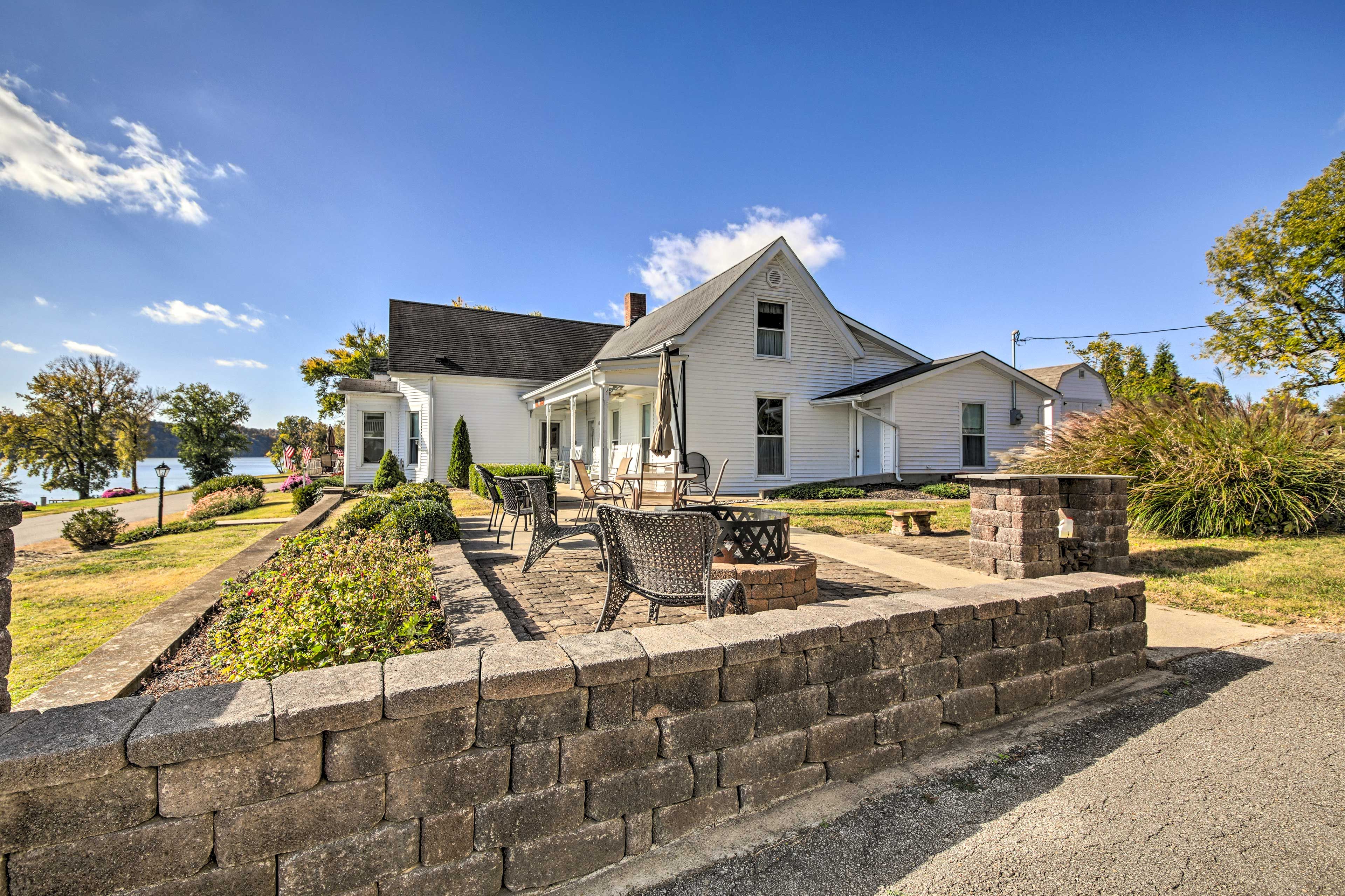 Front Deck | Fire Pit | Dining Area