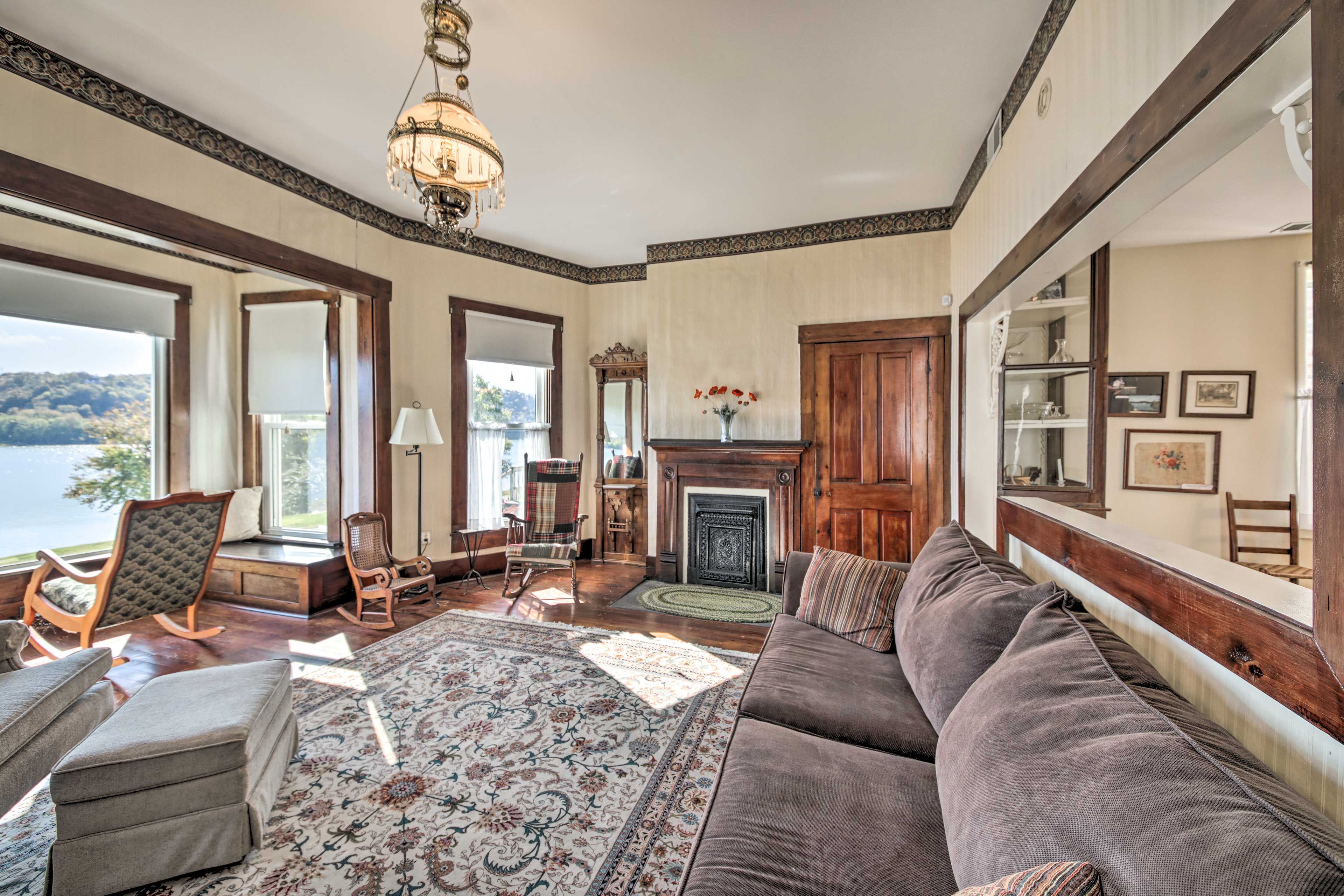 Front Room | Free WiFi