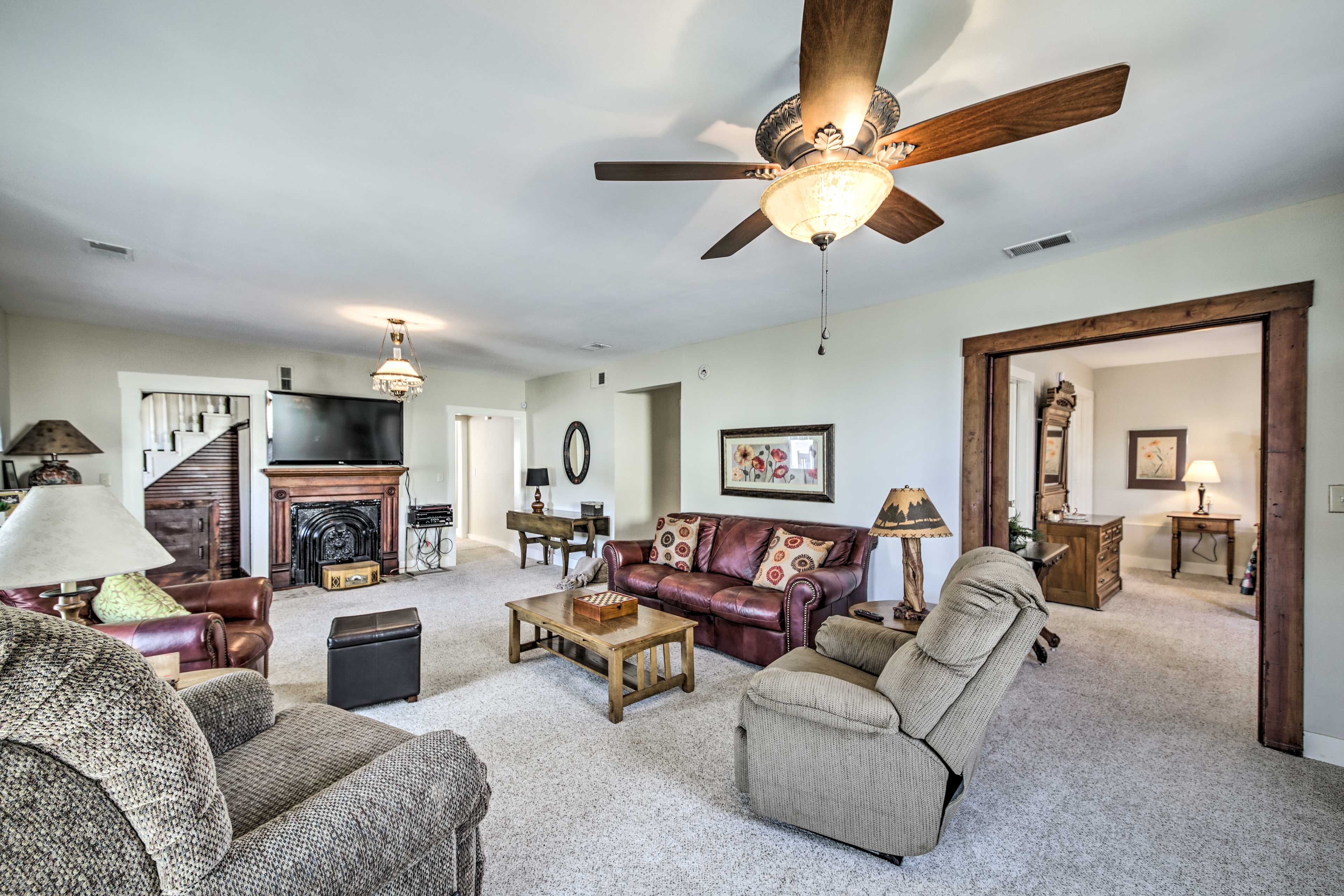 Living Room | Flat-Screen TV