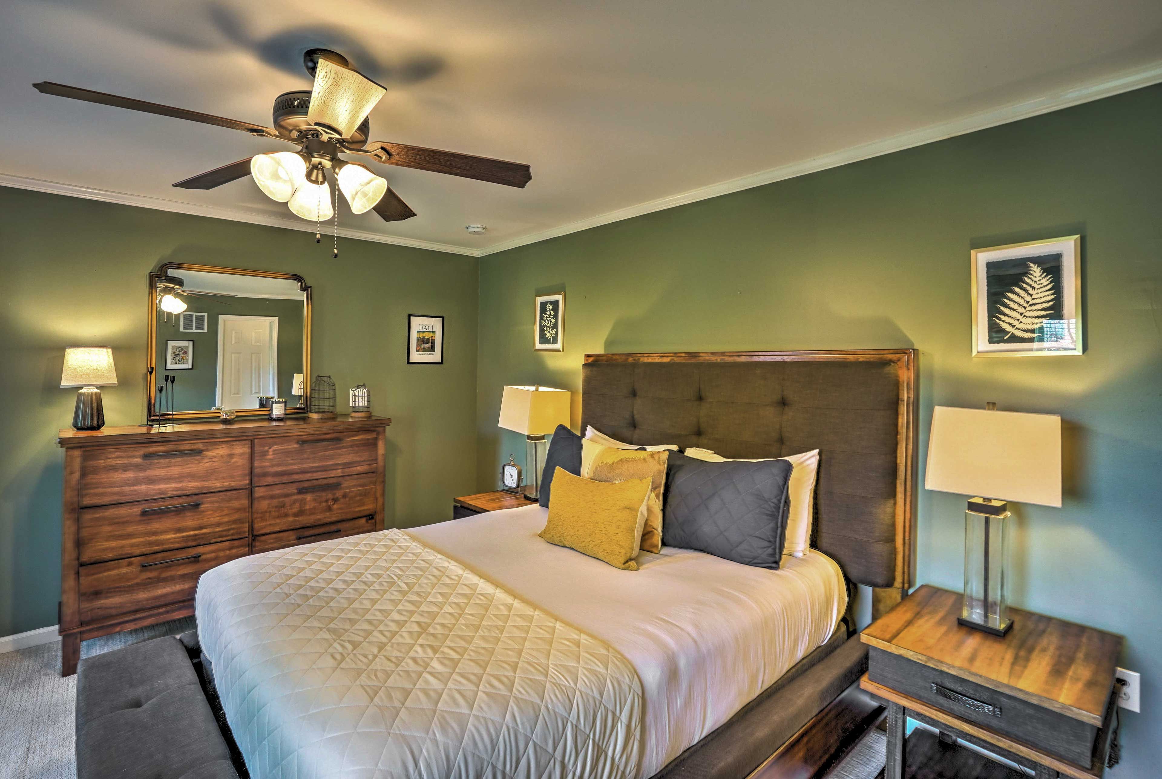 Bedroom 1 | Main Level | Queen Bed | Smart TV | Linens Provided
