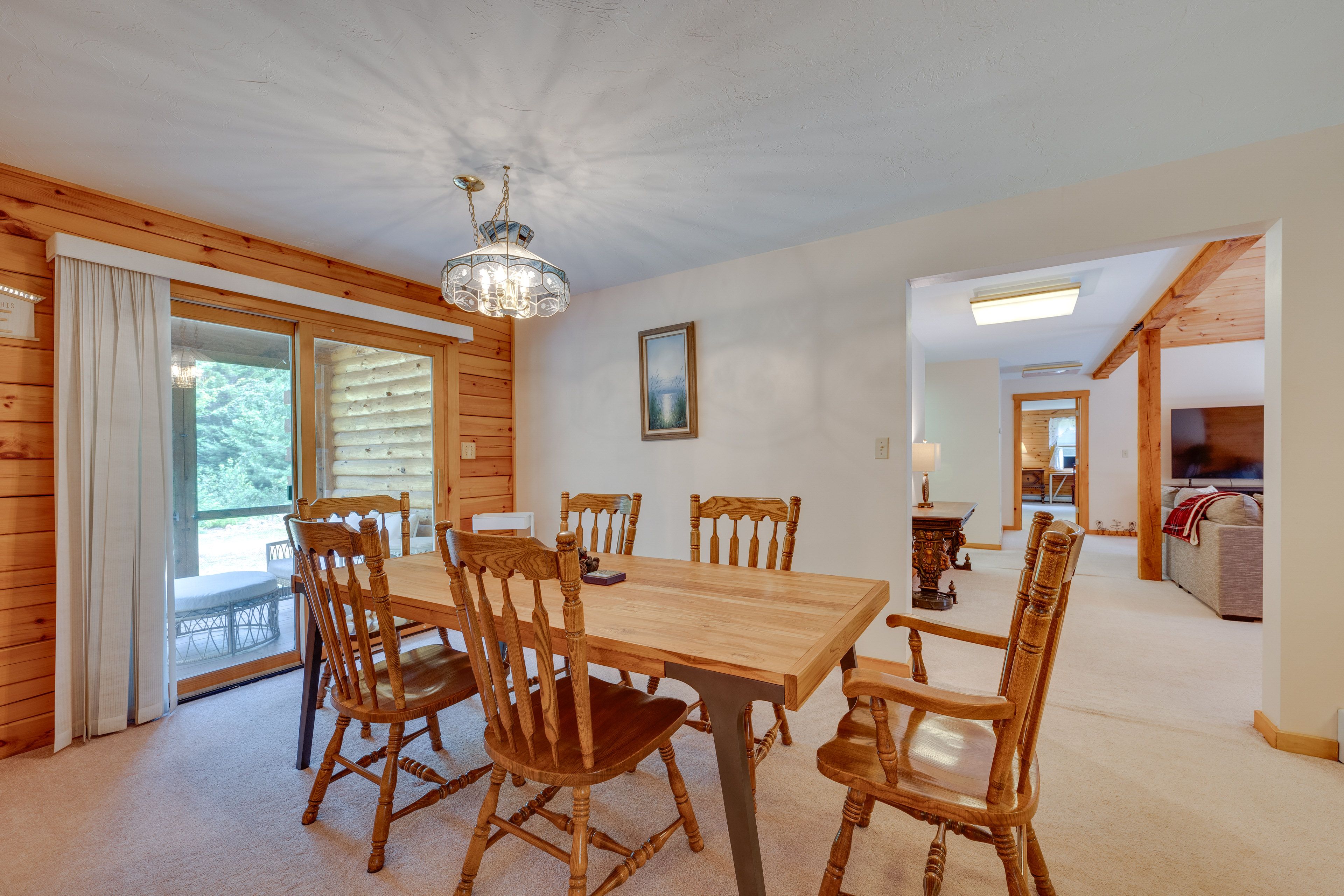 Dining Area | Dishware & Flatware Provided