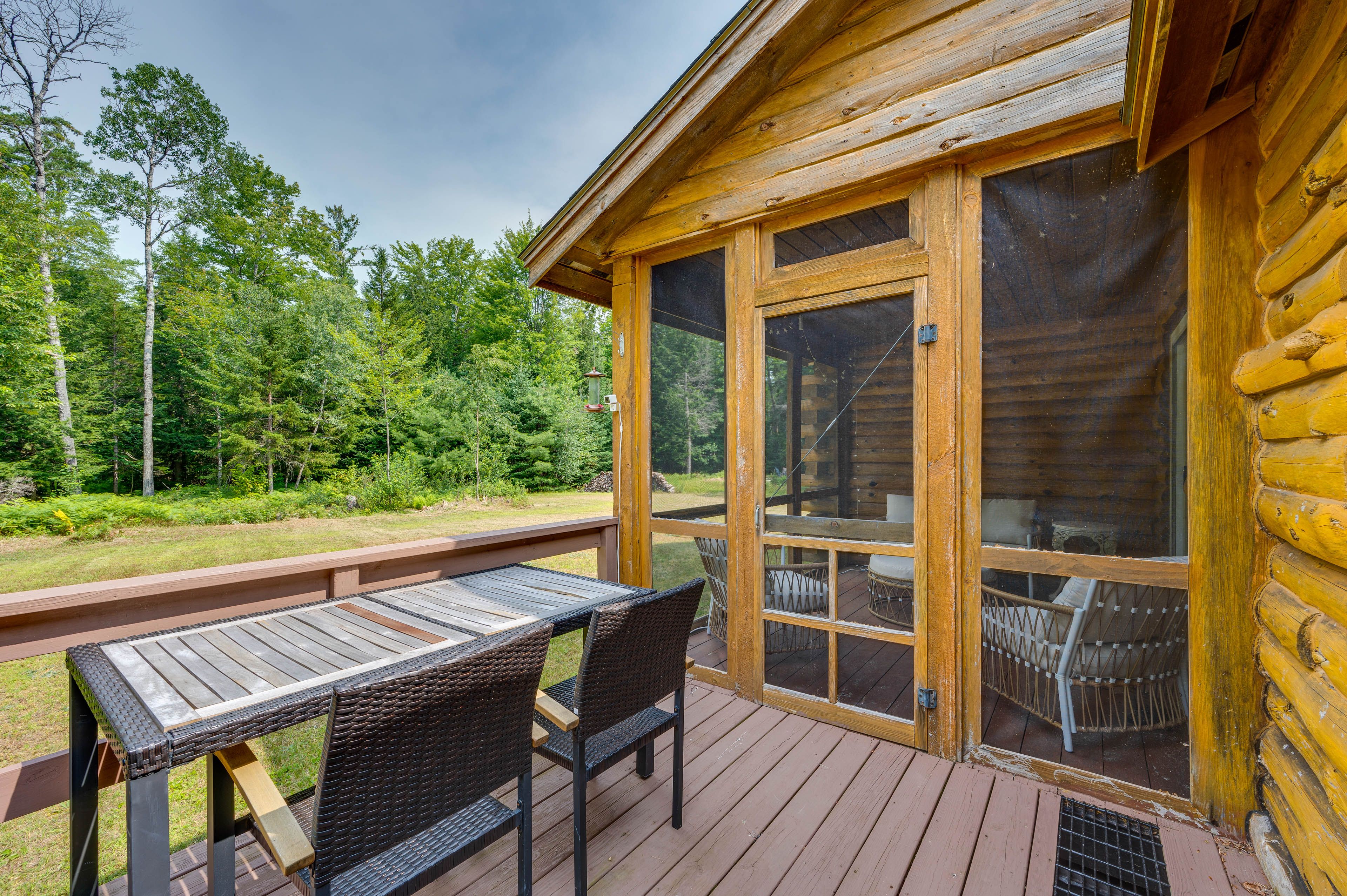 Dining Area | Charcoal Grill