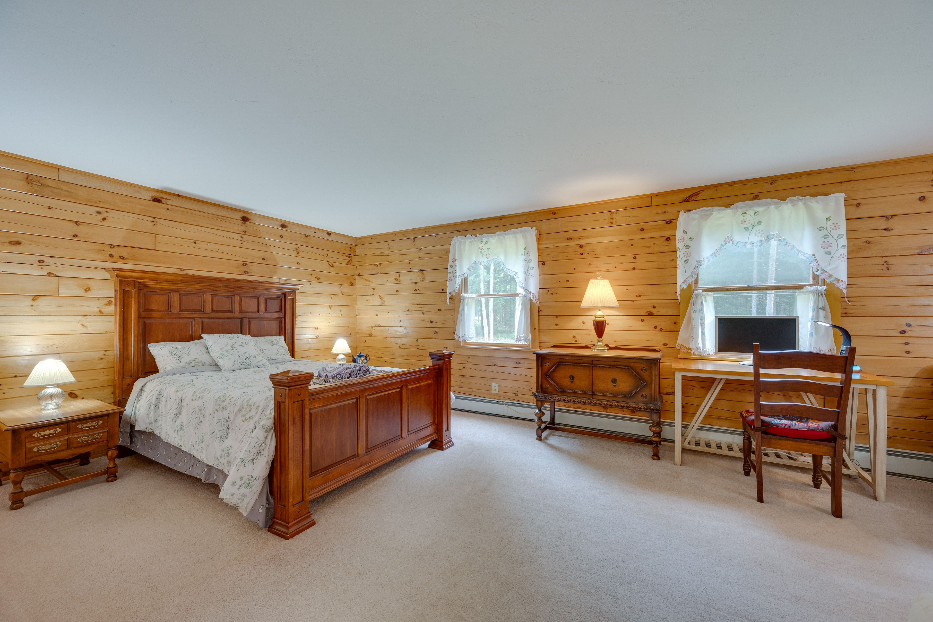 Bedroom 1 | Queen Bed | Futon | 1st Floor