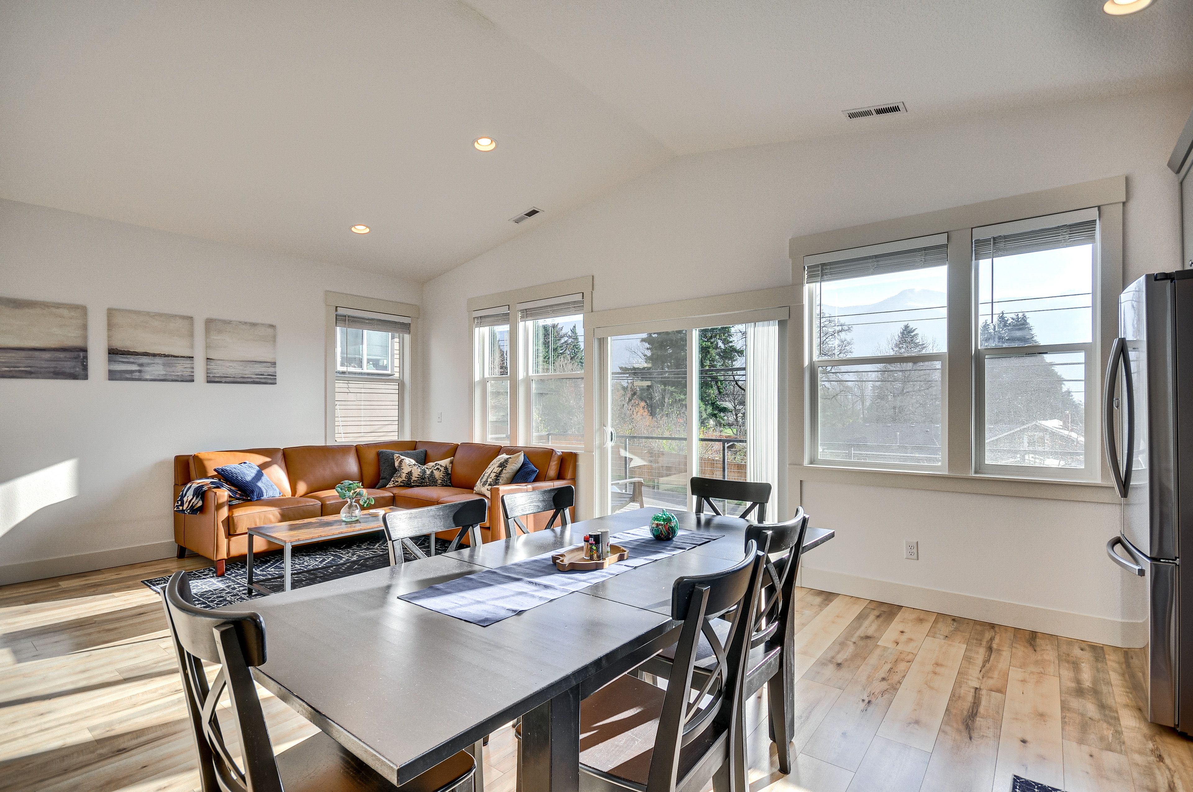 Dining Area | Dishware & Flatware Provided