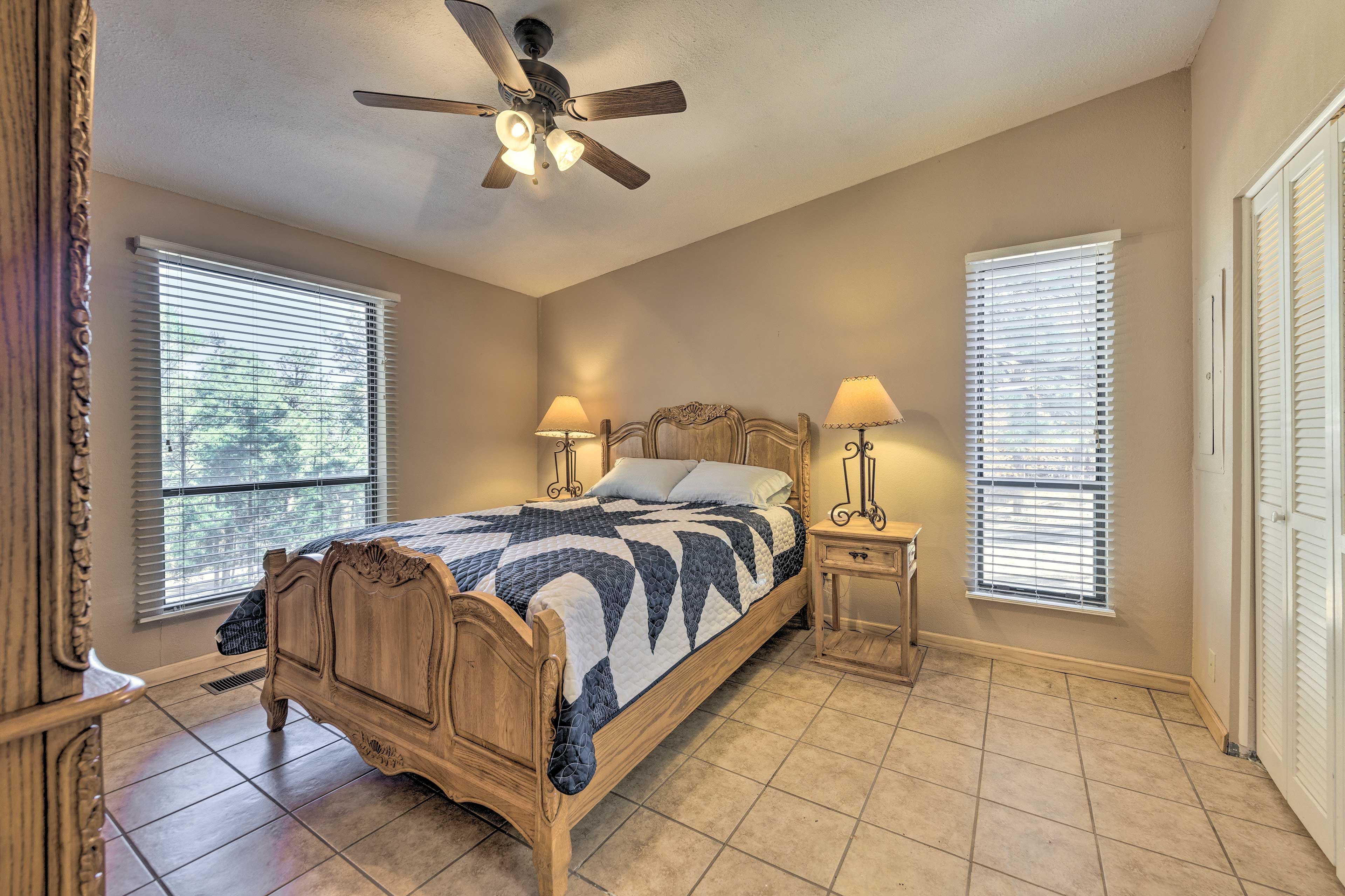 Bedroom 2 | Queen Bed