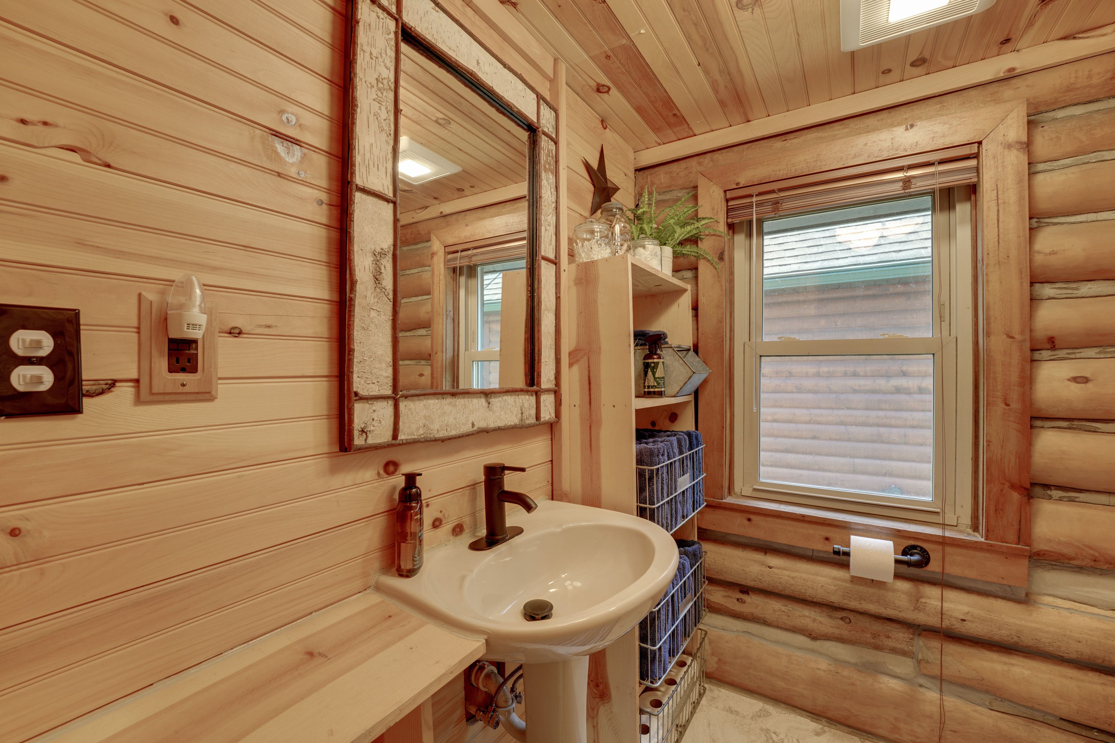 Full Bathroom | Complimentary Toiletries