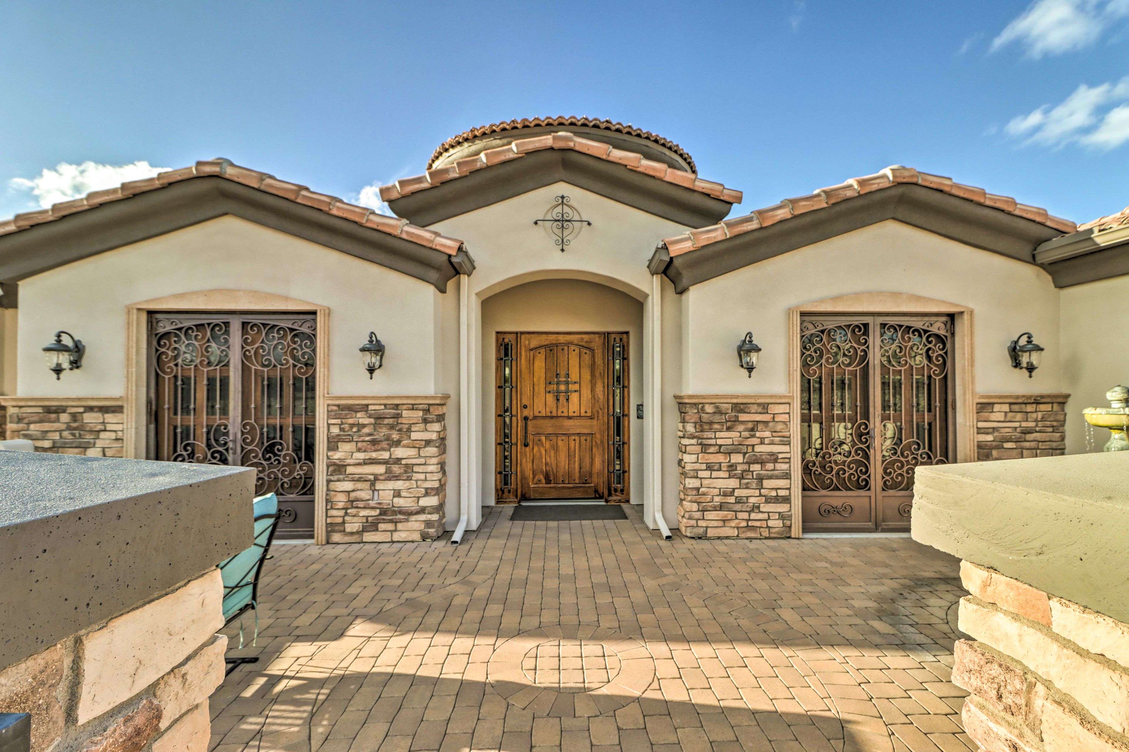 Front Patio | Private Entrance | Outdoor Dining Area