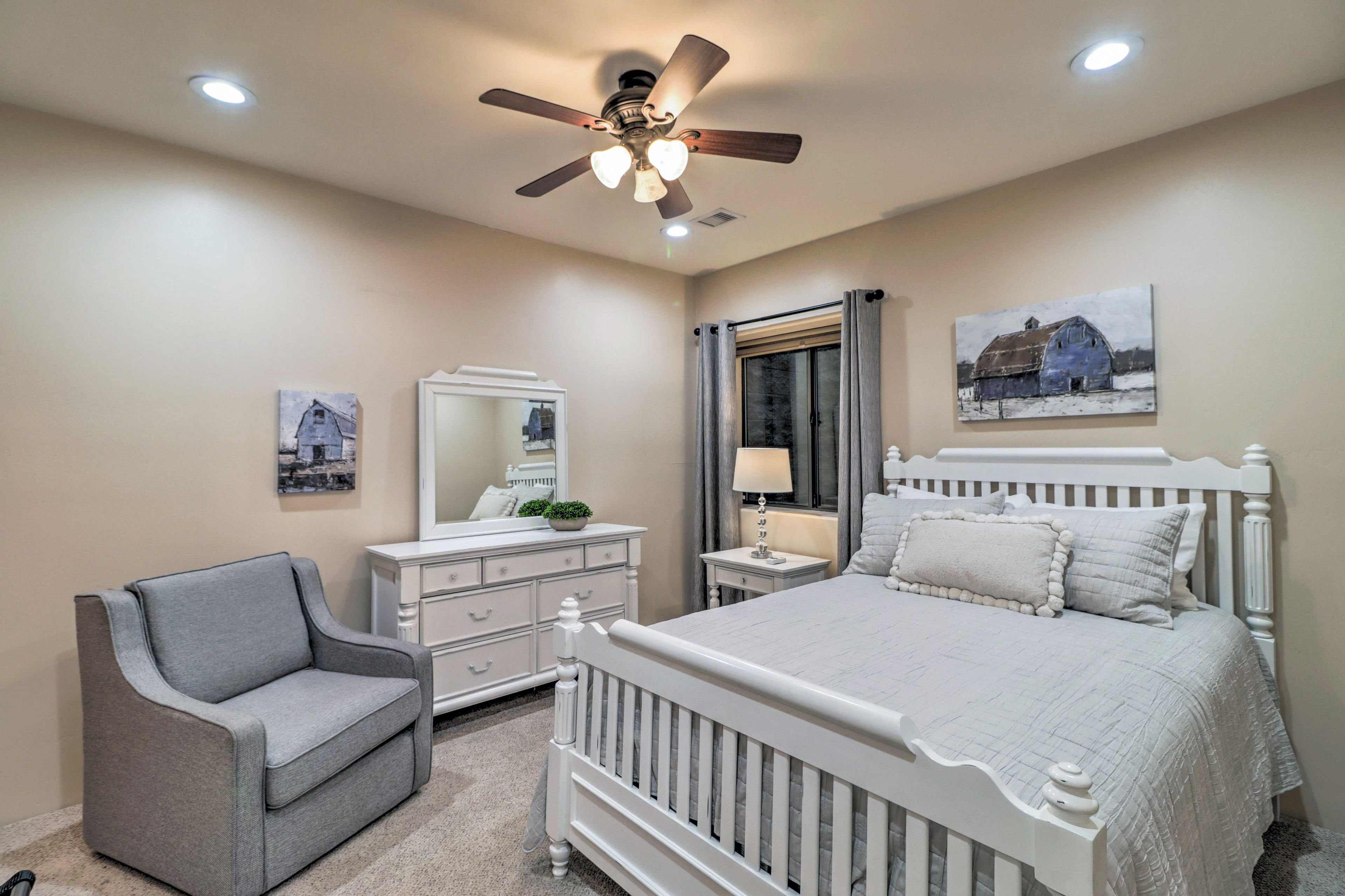Bedroom 5 | Queen Bed | Basement Floor