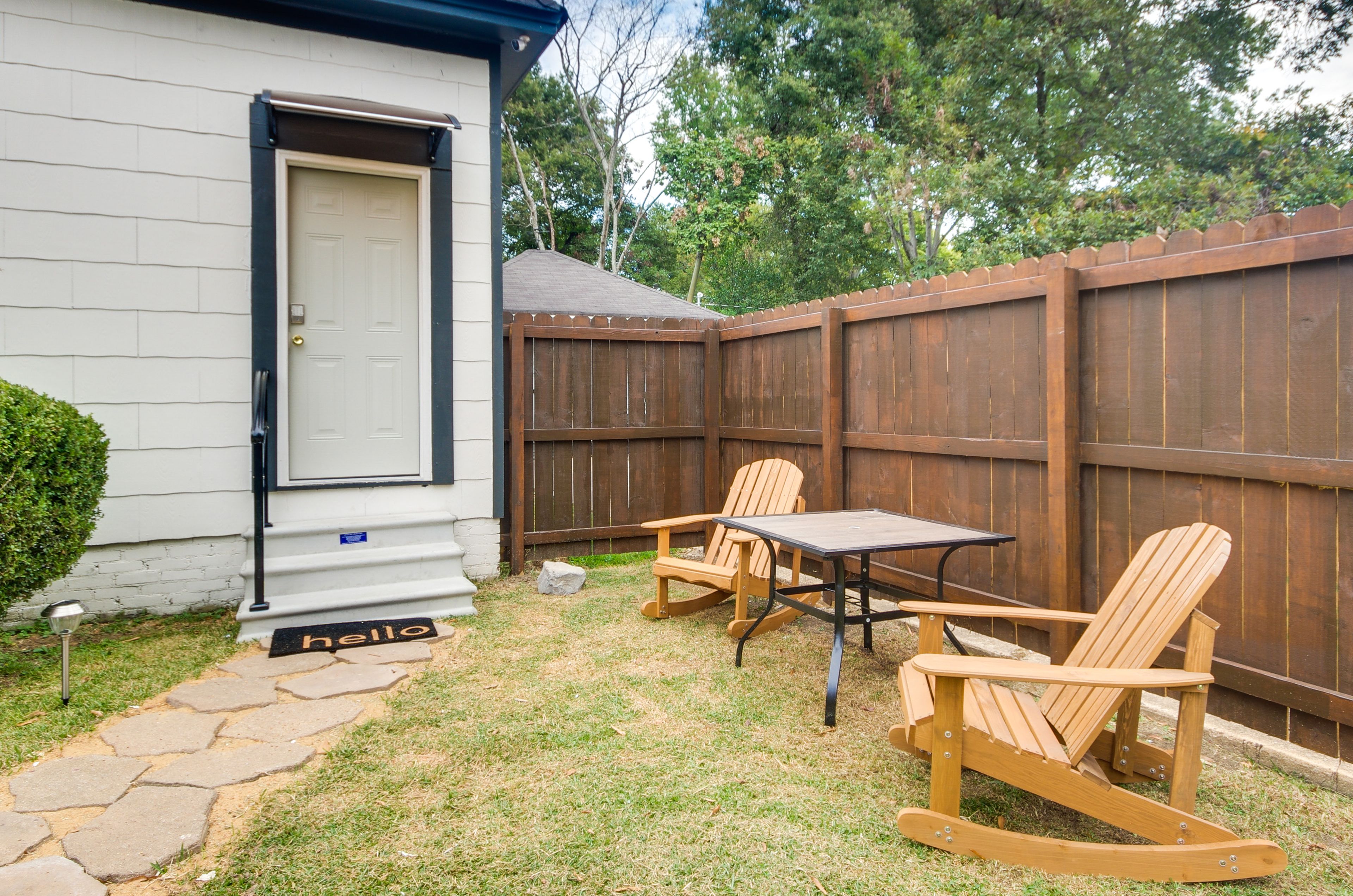 Entry | Private Yard