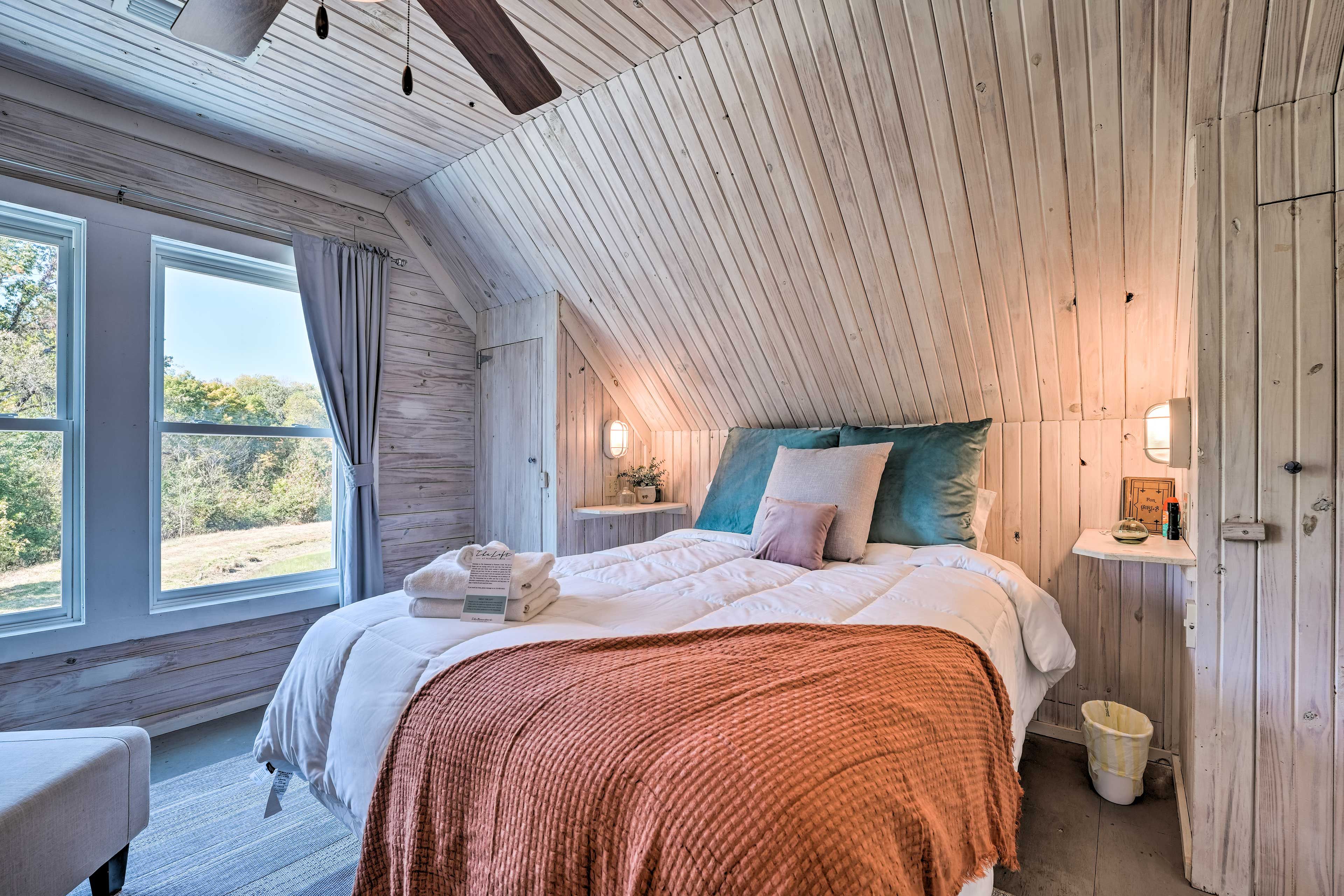 Bedroom 1 | Queen Bed | Linens Provided