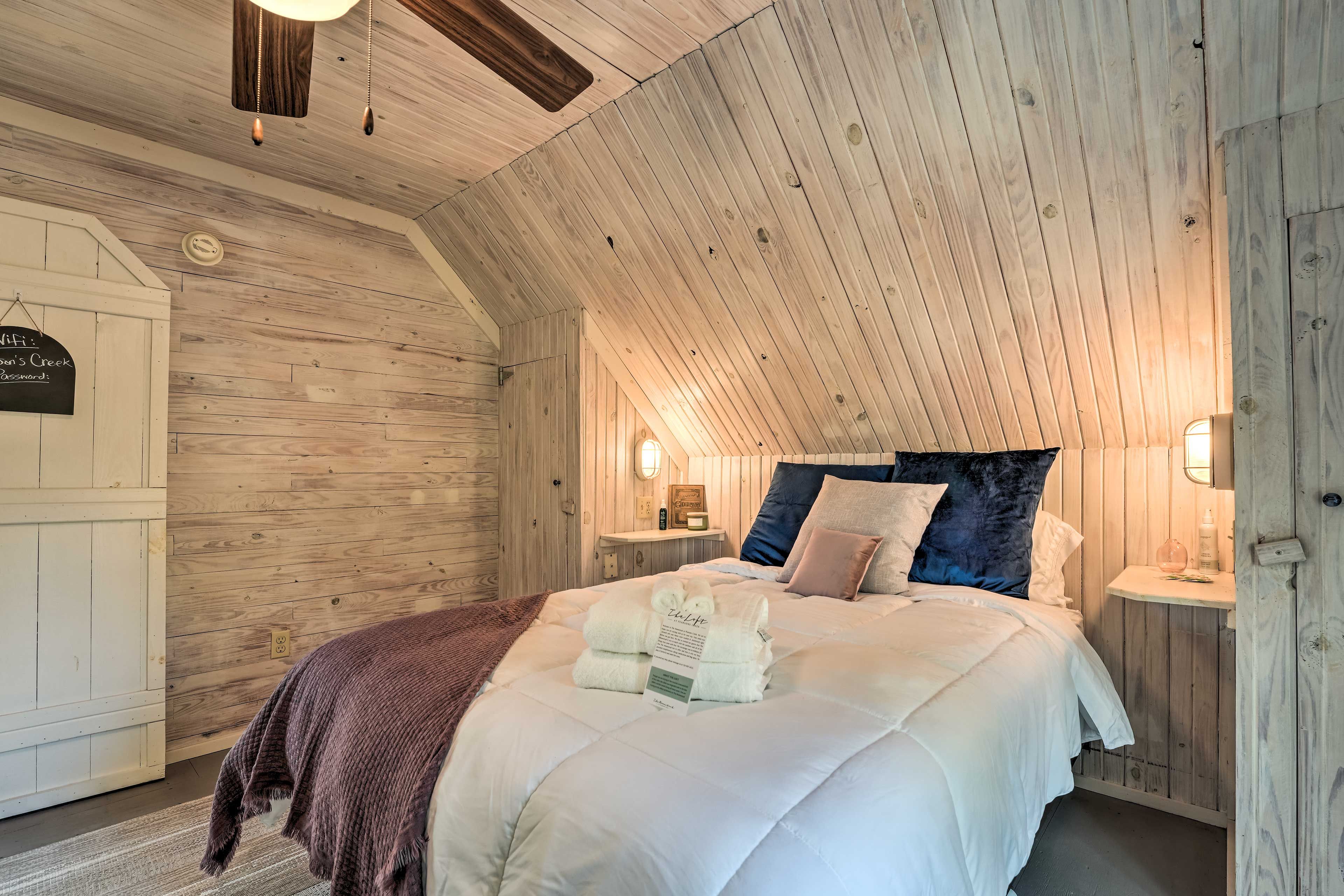 Bedroom 2 | Queen Bed