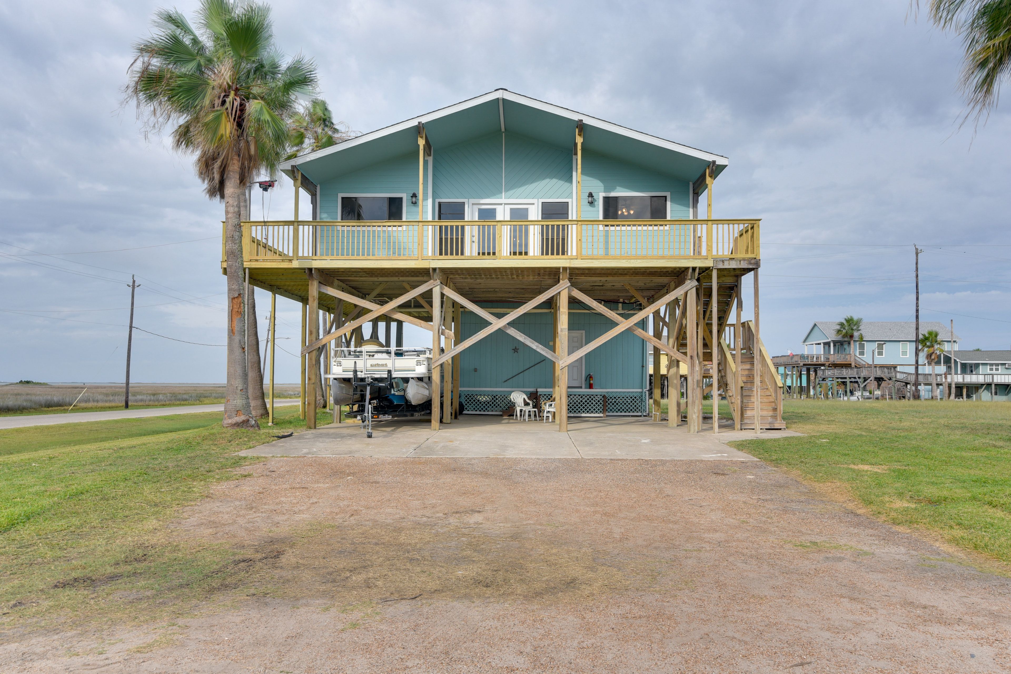 Freeport Vacation Rental | 3BR | 2BA | 1,250 Sq Ft | Stairs Required to Enter