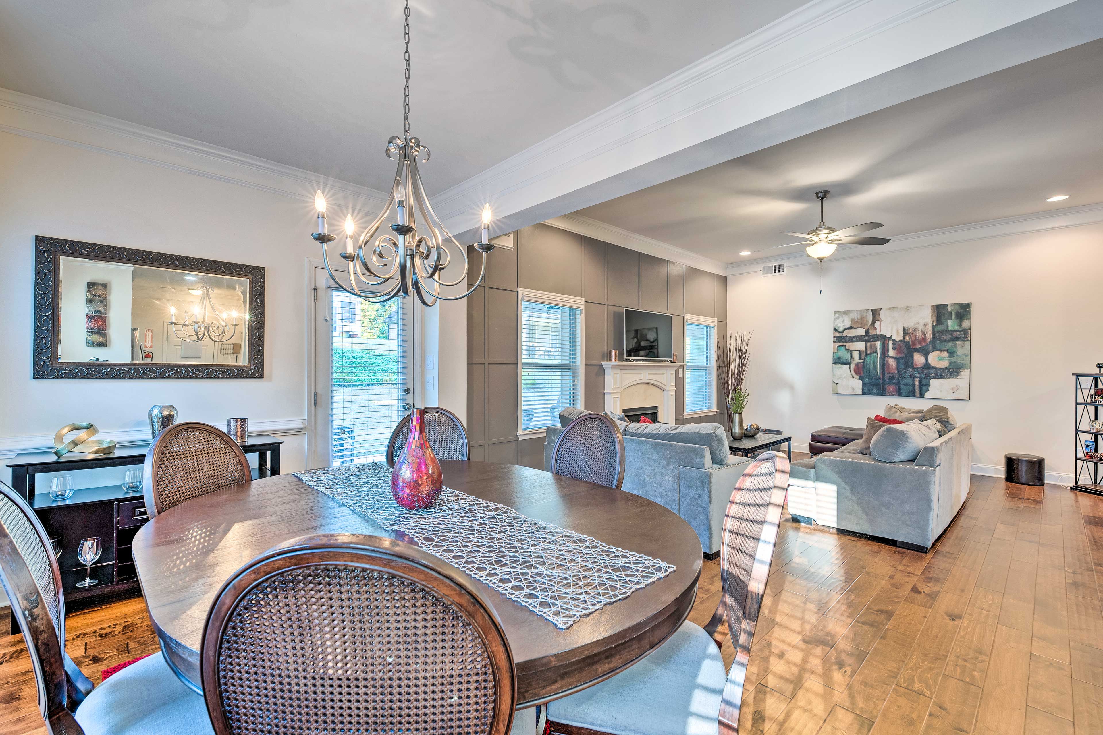 Dining Area | Dishware/Flatware Provided