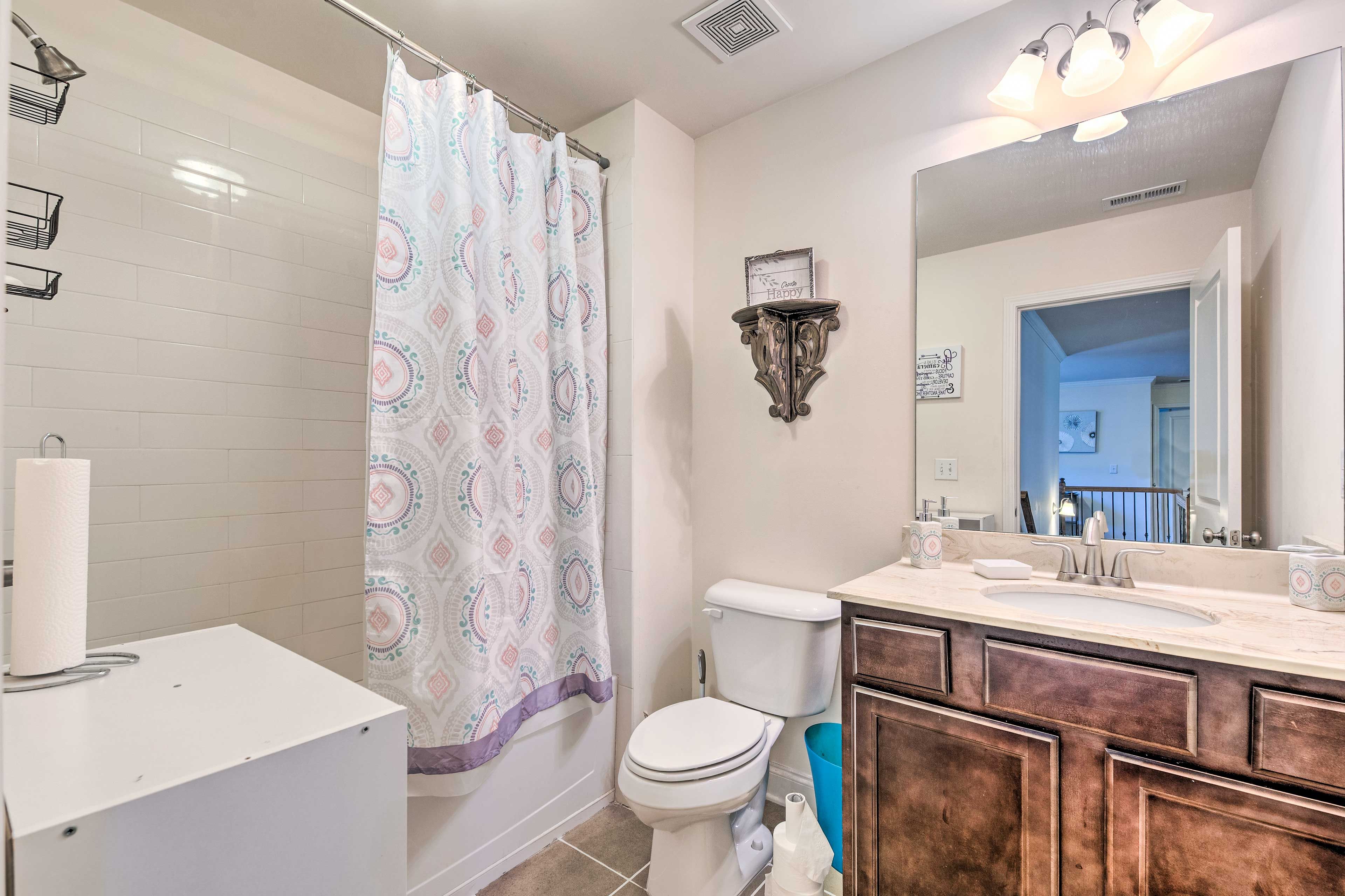 Full Bathroom | 2nd Floor